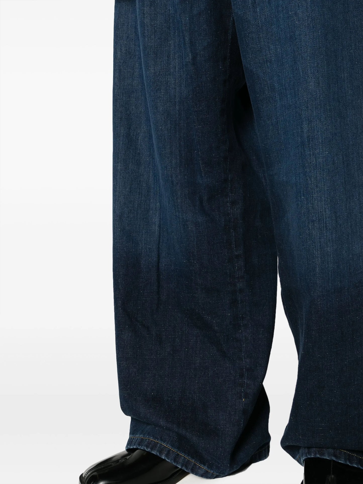pleated wide-leg jeans