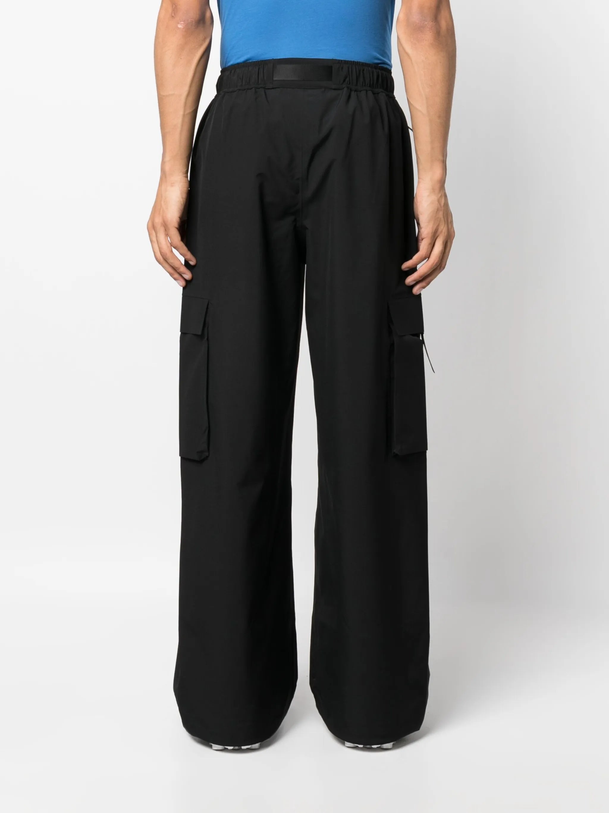 wide-leg cargo trousers