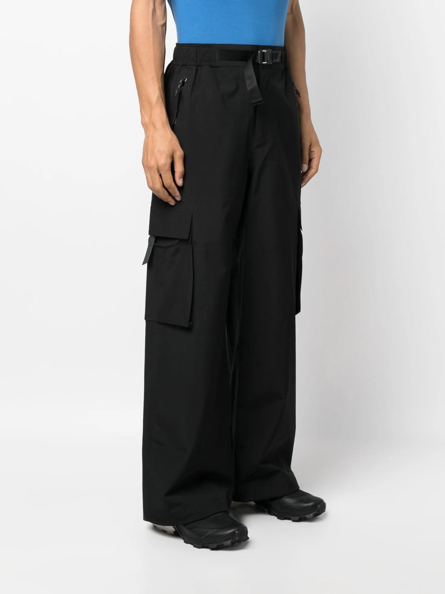 wide-leg cargo trousers