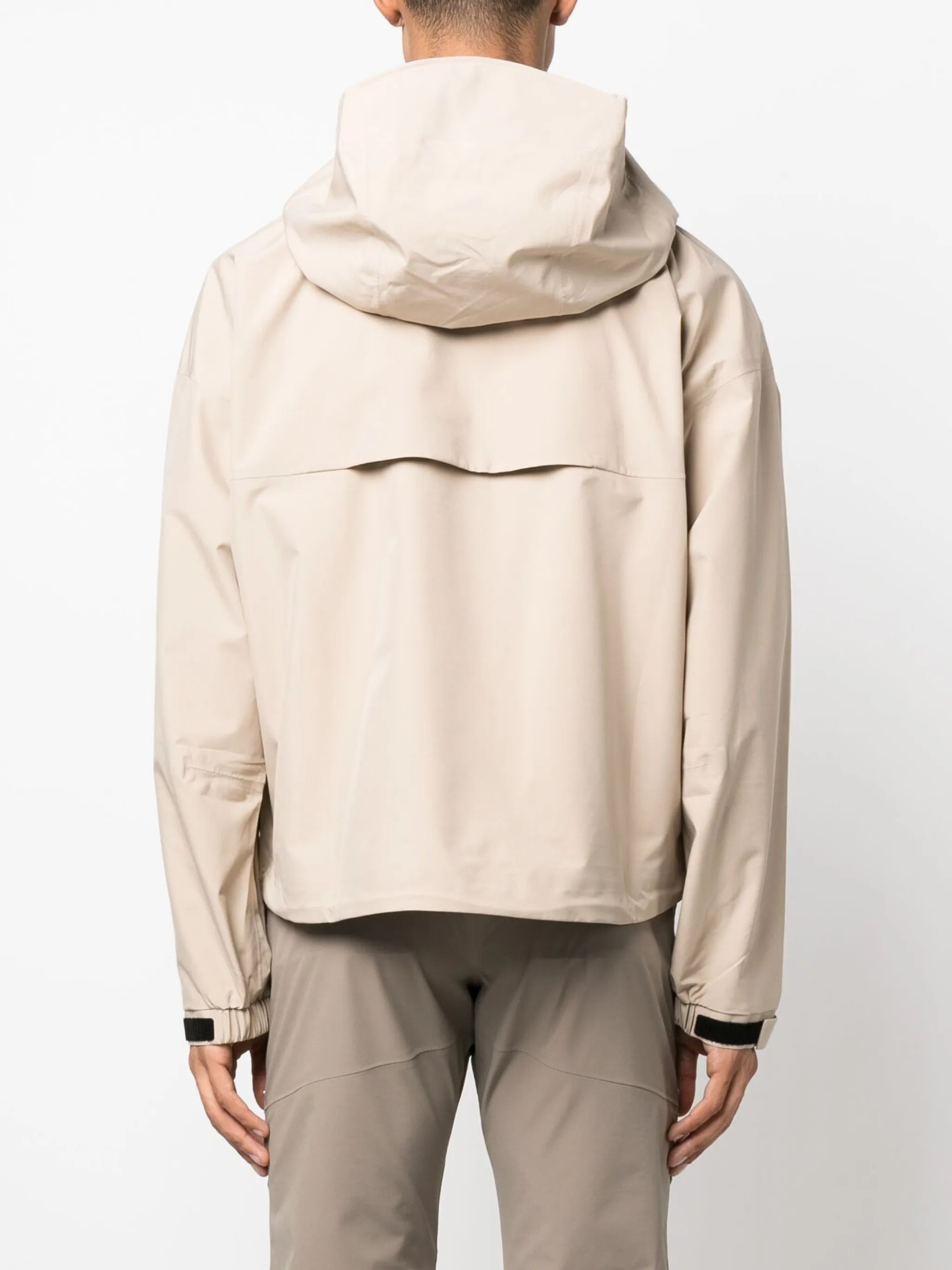 concealed-fastening hooded jacket