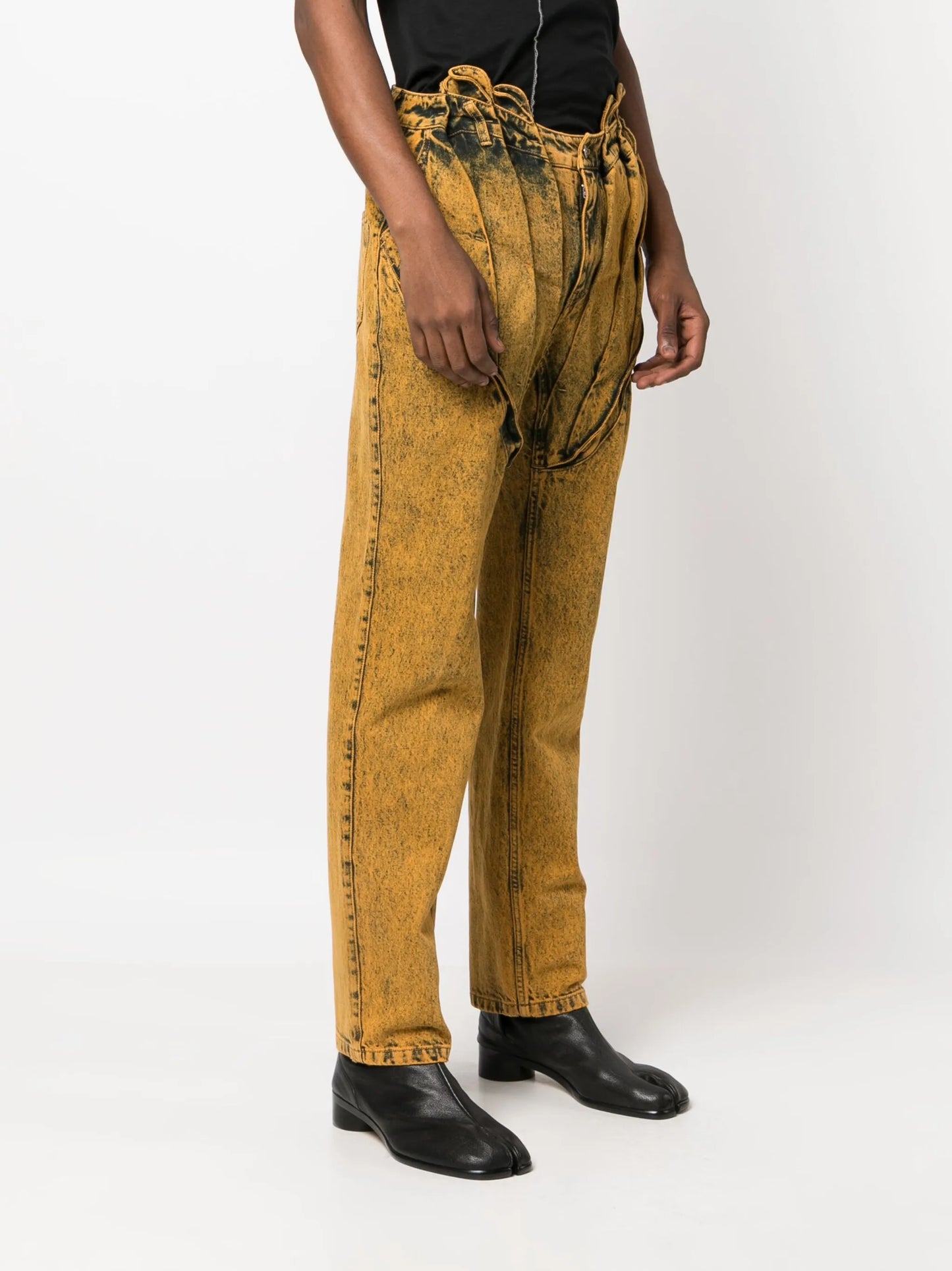 mid-rise straight-leg jeans