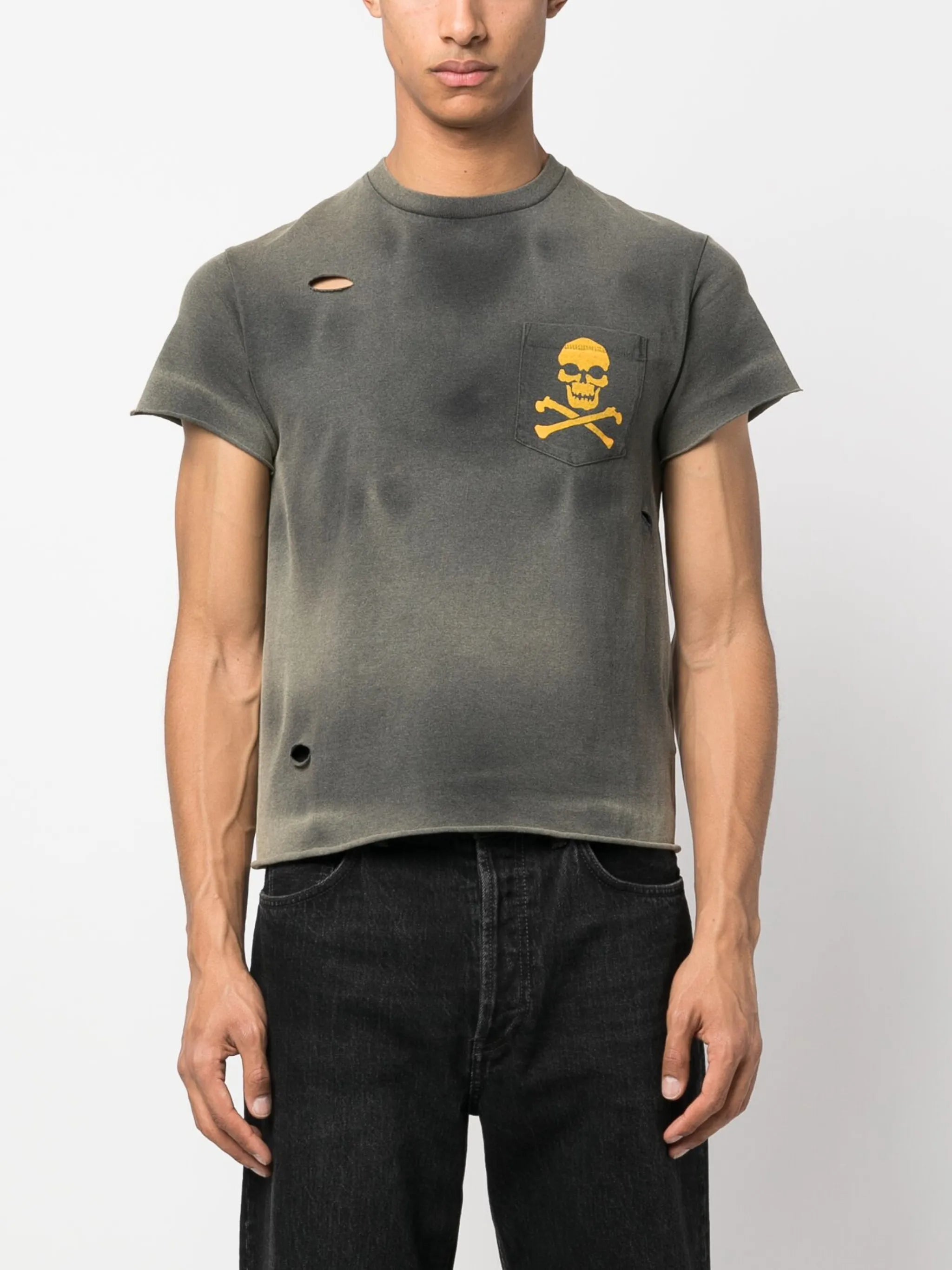 skull and crossbones-print distressed T-shirt