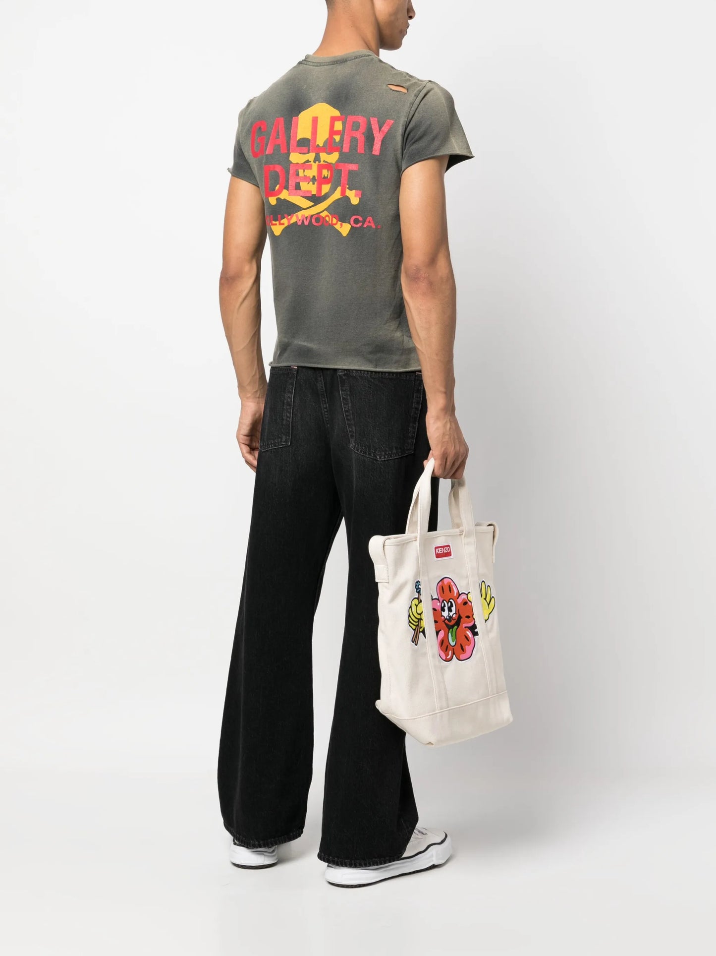 skull and crossbones-print distressed T-shirt