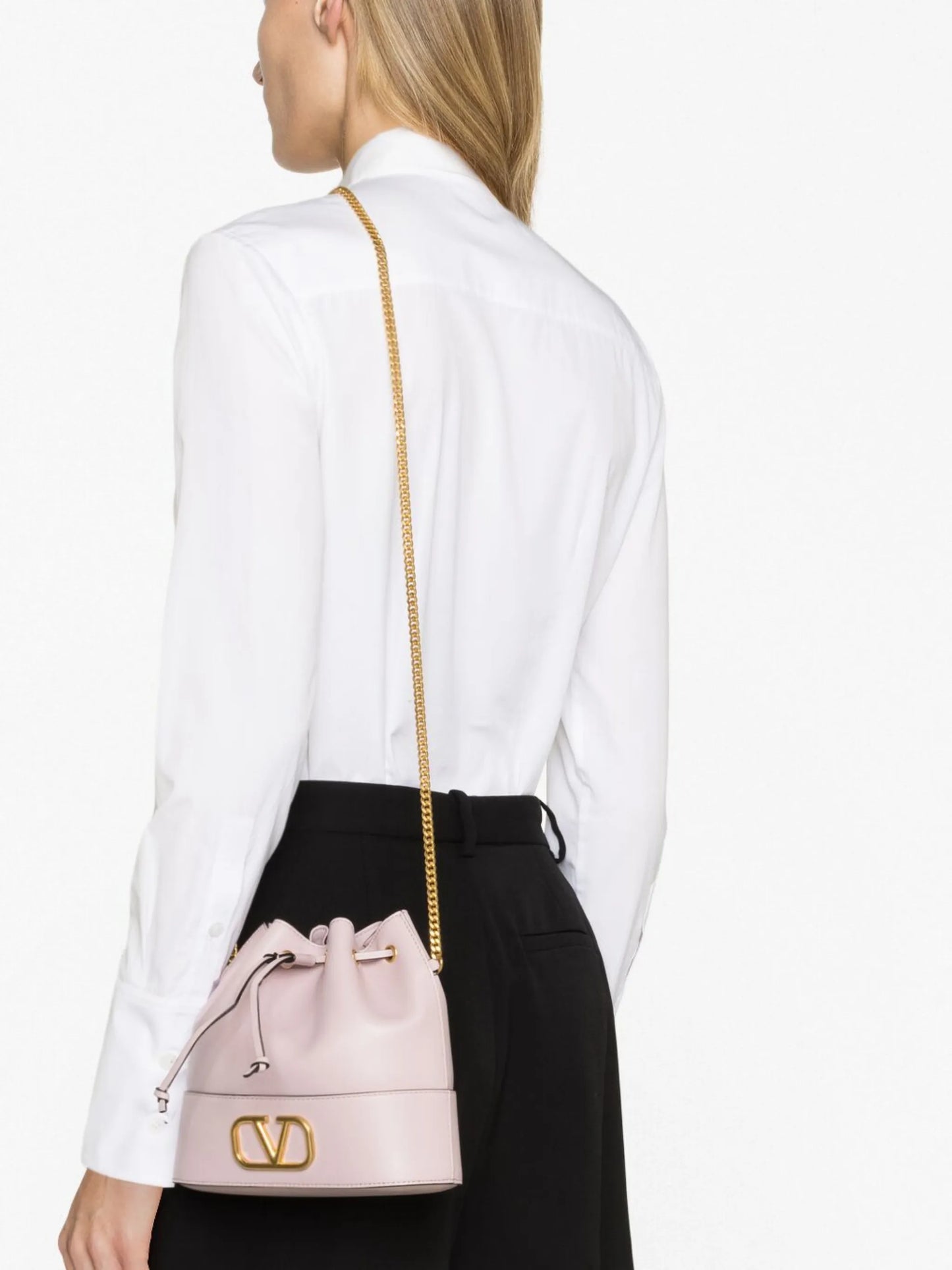 VLogo Signature leather bucket bag
