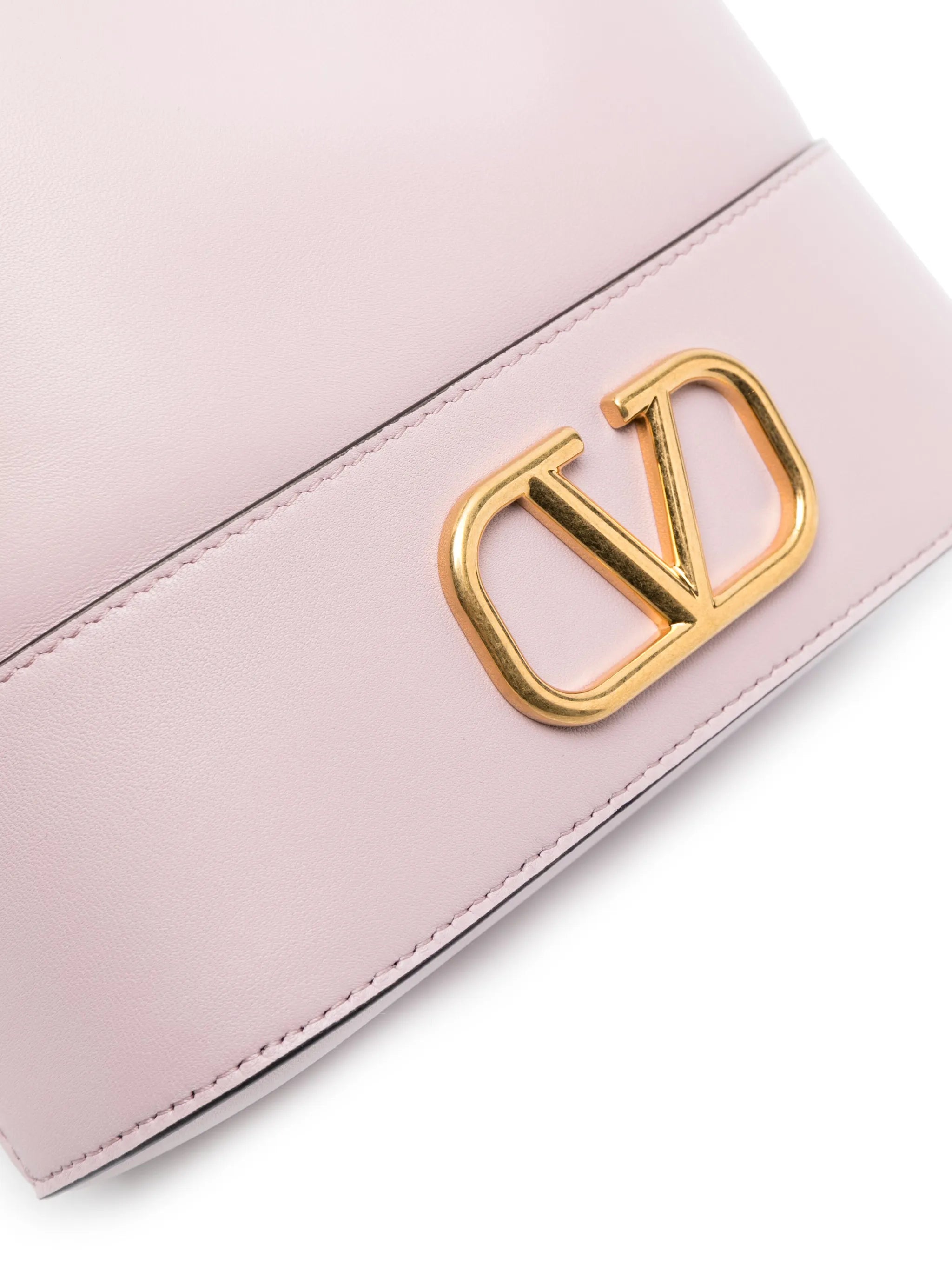 VLogo Signature leather bucket bag