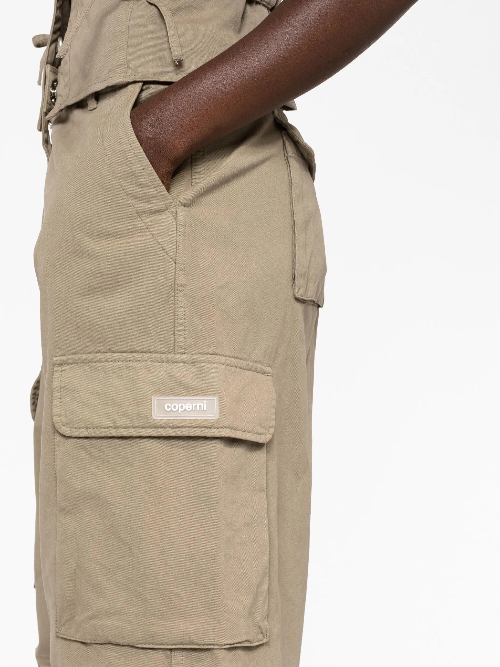 wide-leg cargo trousers