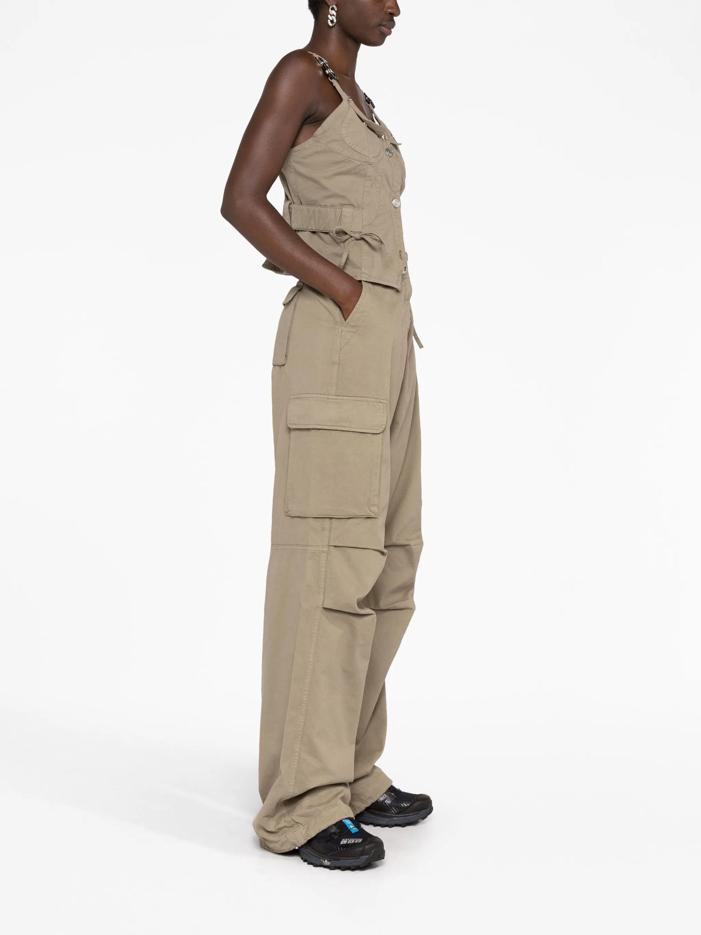 wide-leg cargo trousers