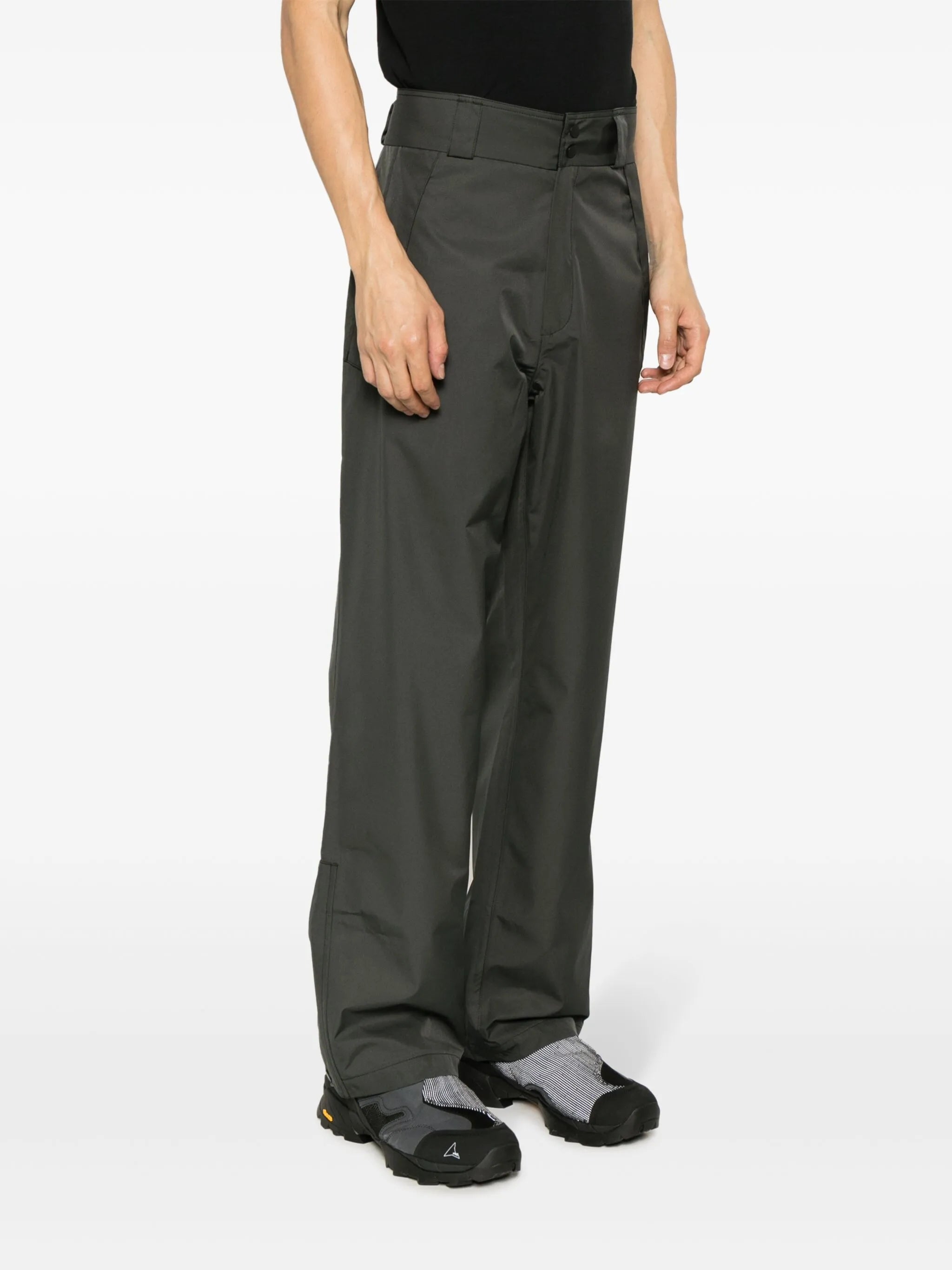 press-stud fastening straight-leg trousers