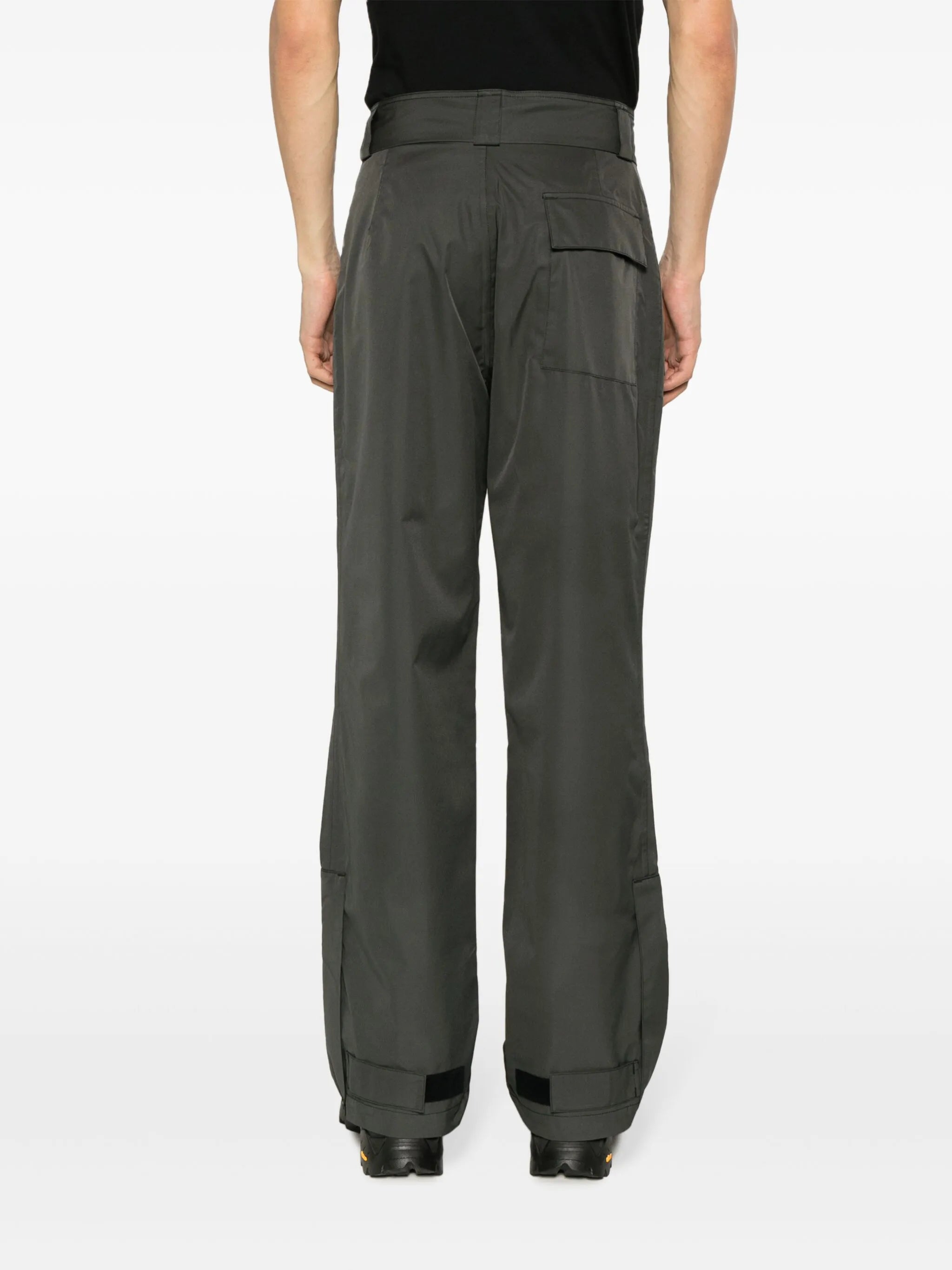 press-stud fastening straight-leg trousers