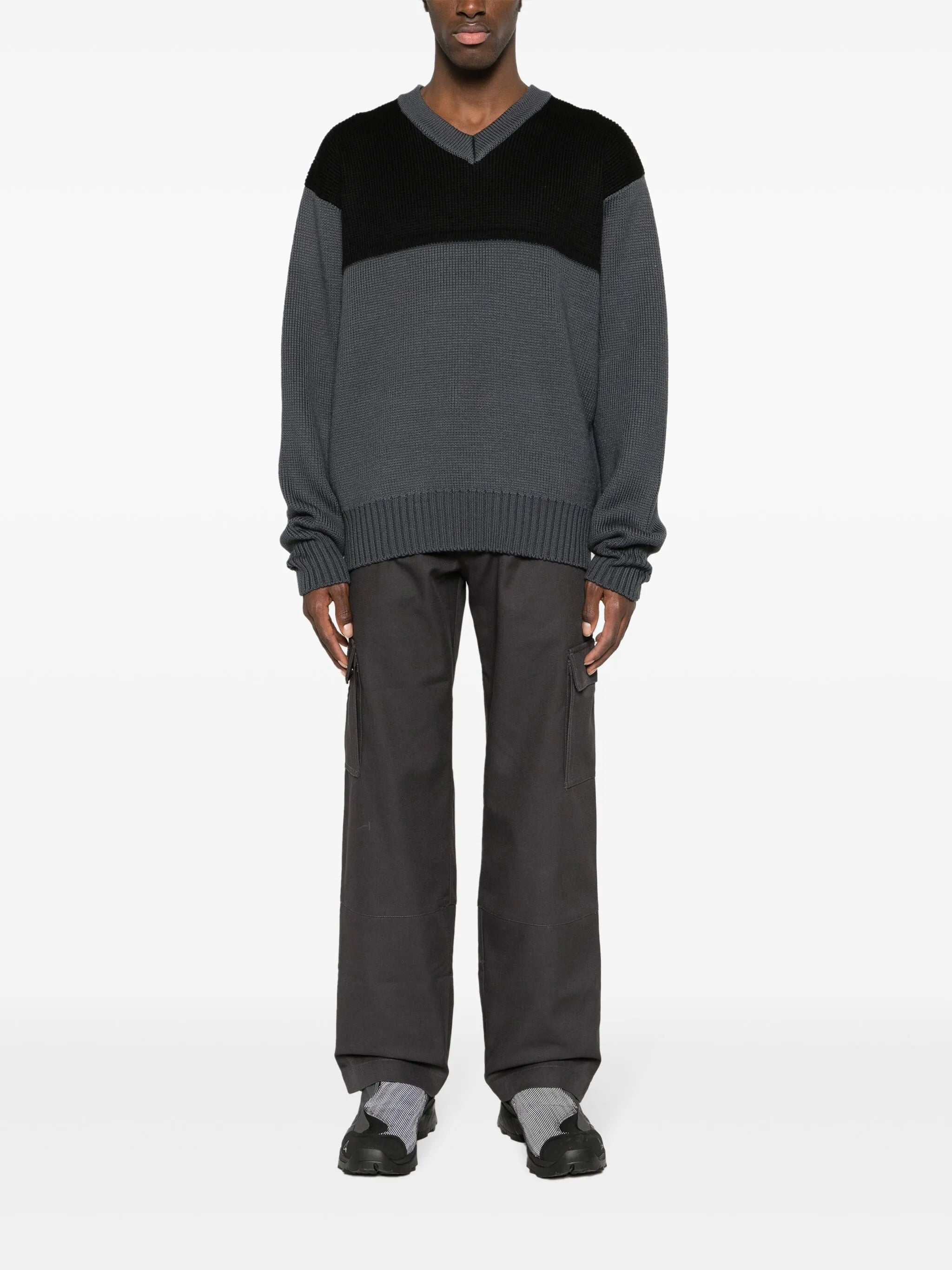 straight-leg cargo trousers