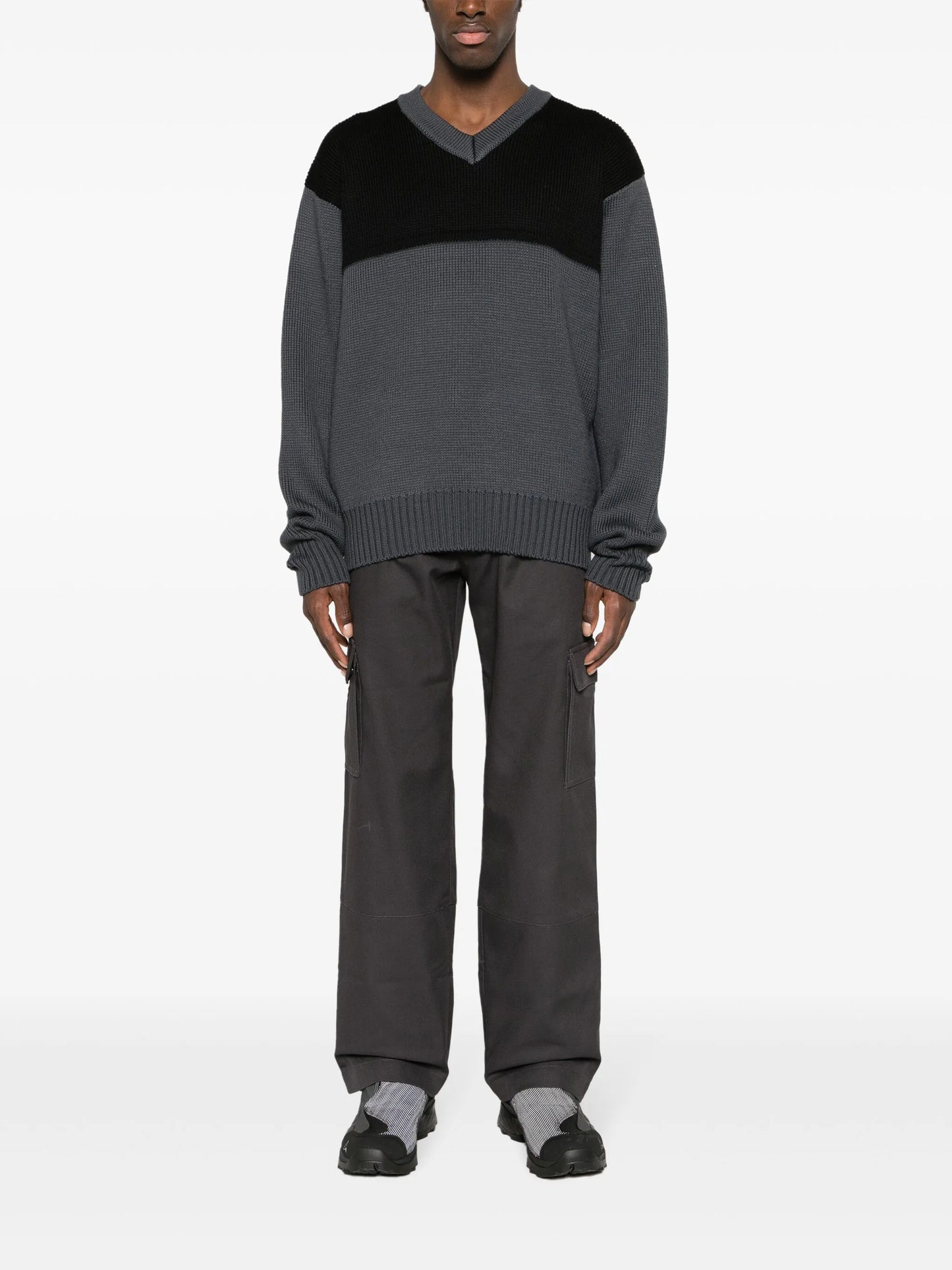 straight-leg cargo trousers