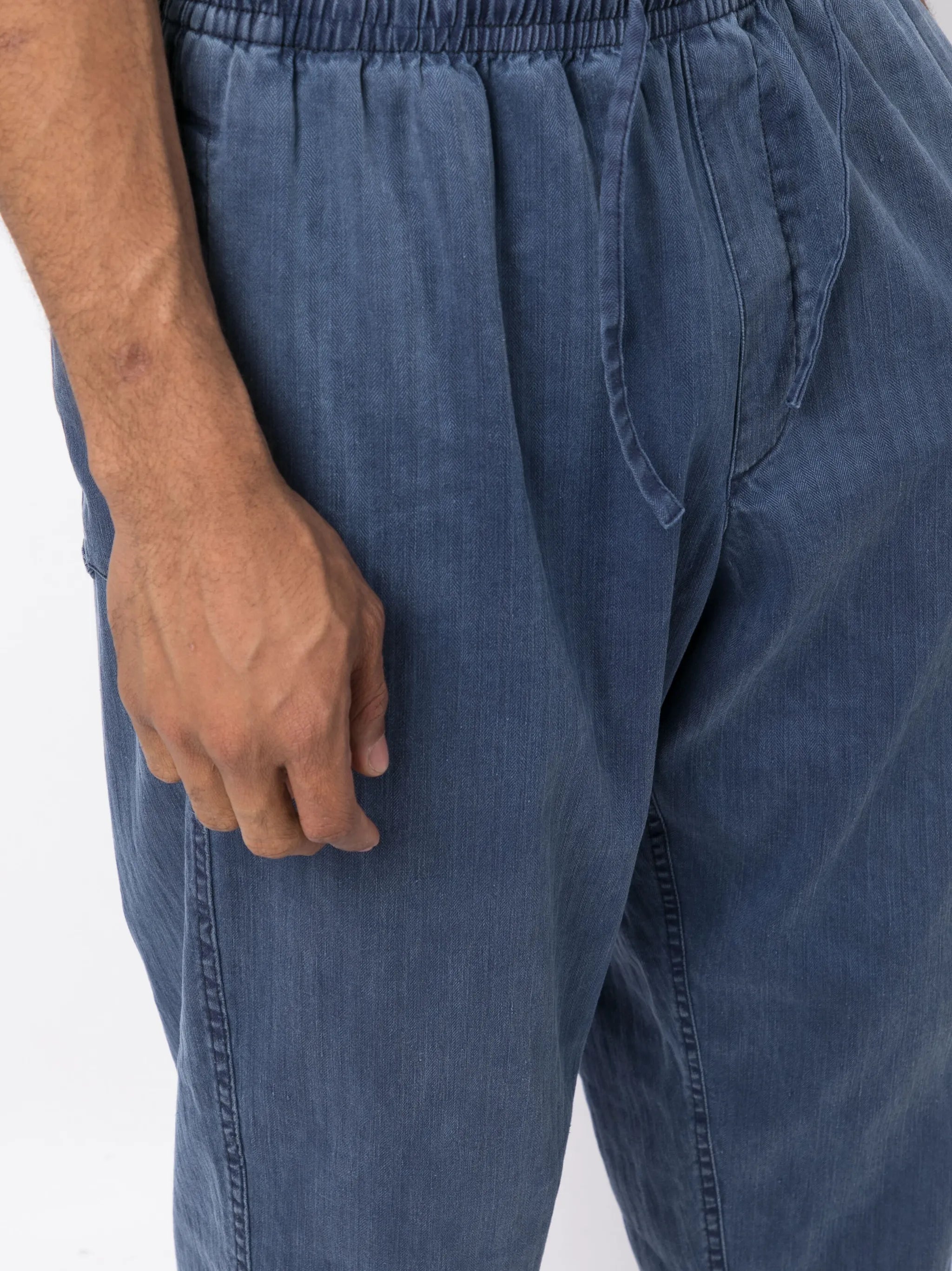 drawstring-waist mid-rise trousers