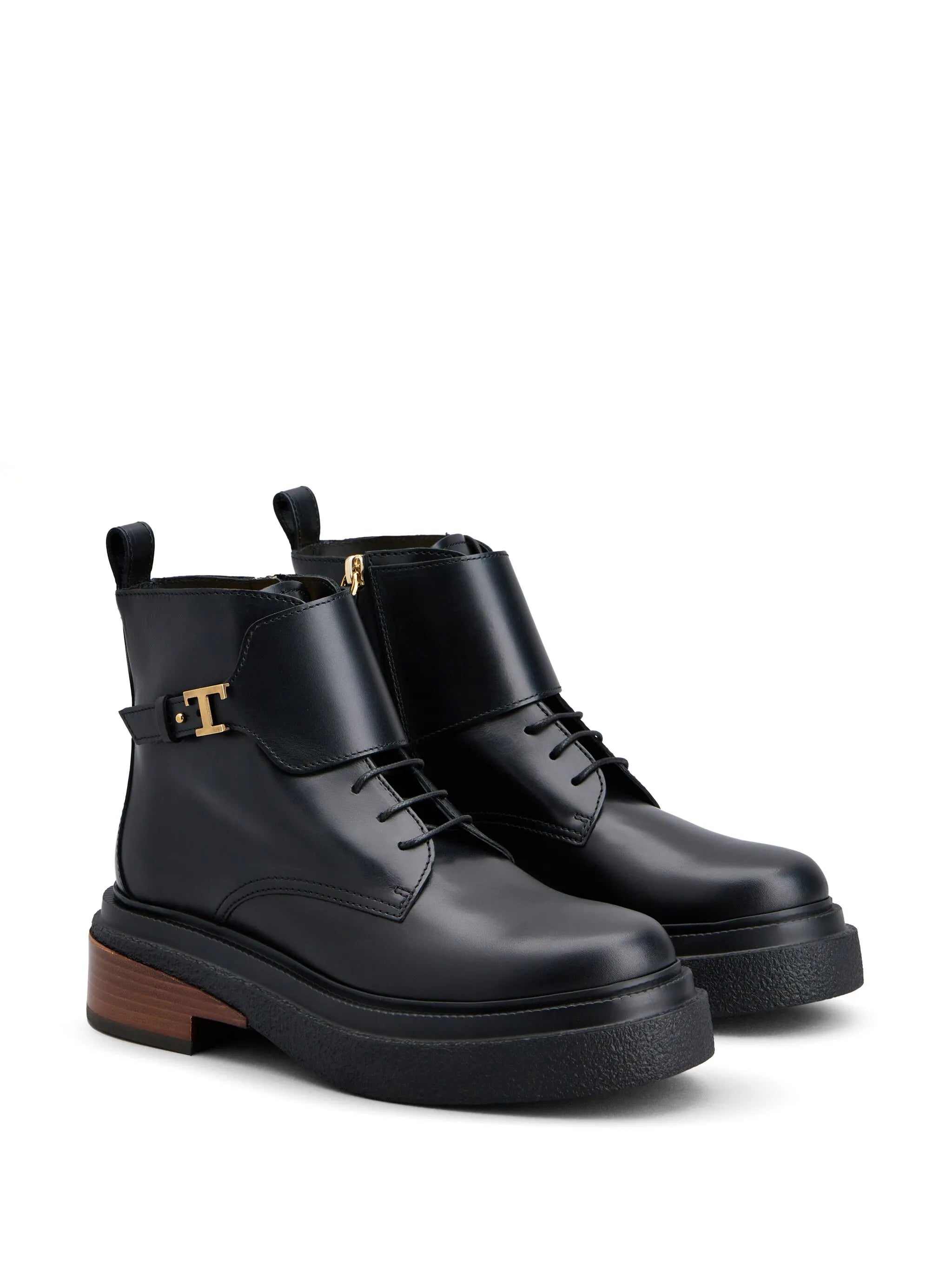 logo-plaque leather ankle boots
