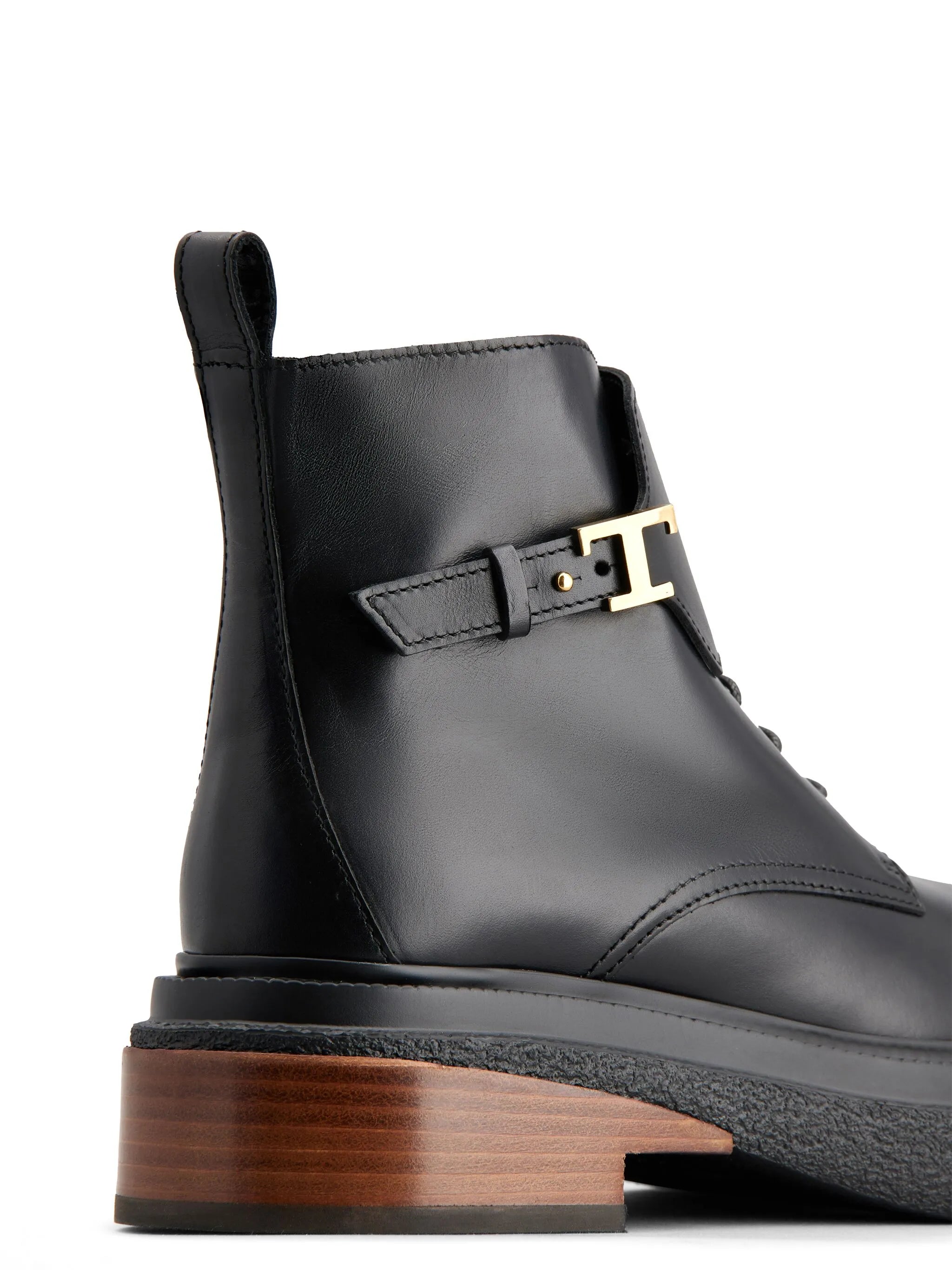 logo-plaque leather ankle boots