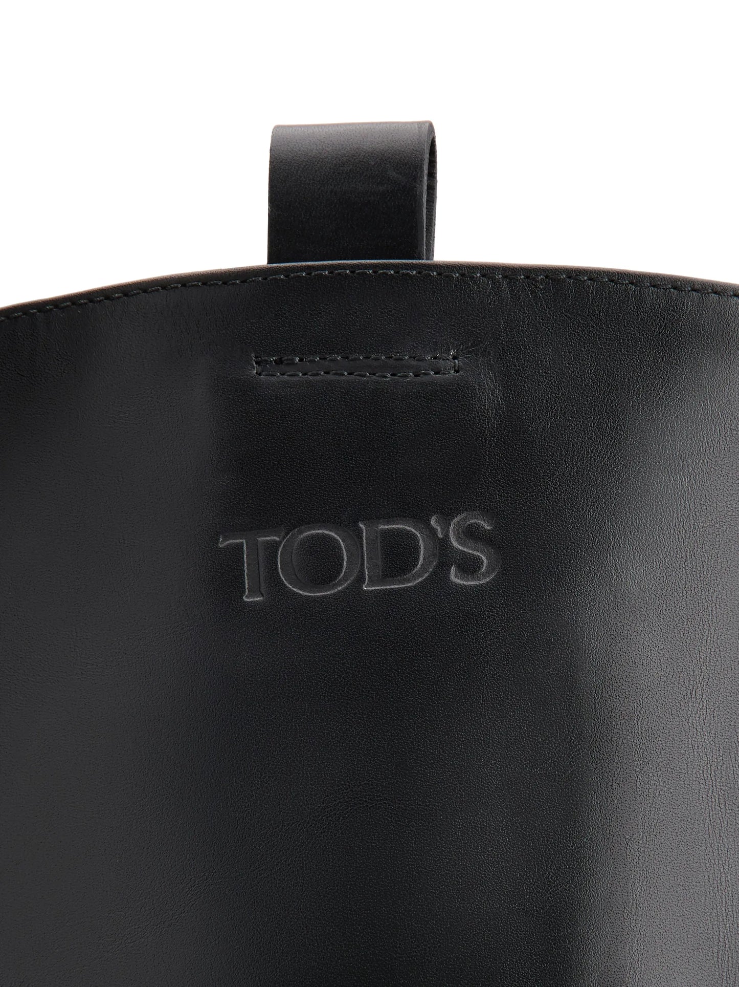 round-toe leather boots