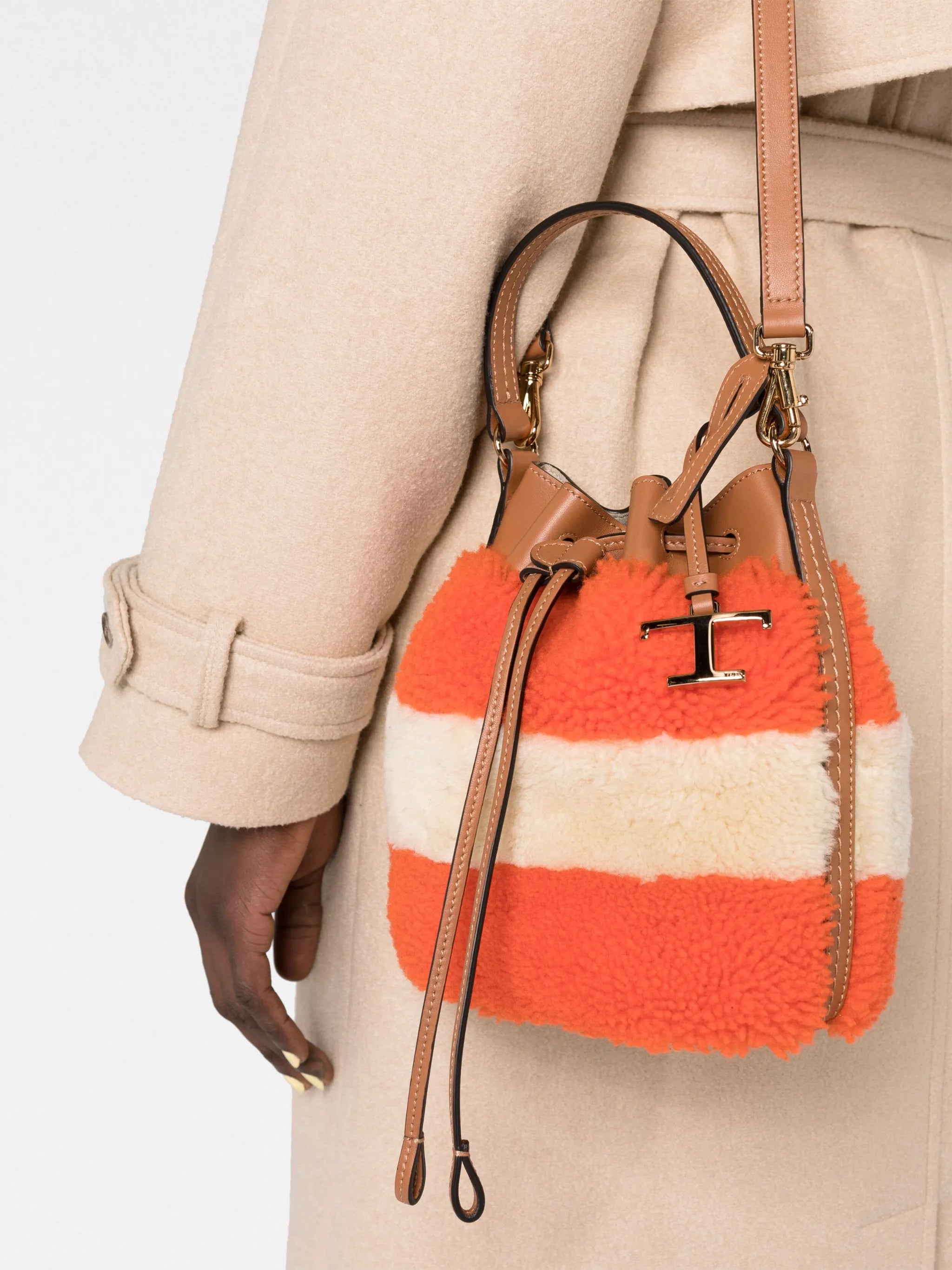colour-block fleece bucket bag