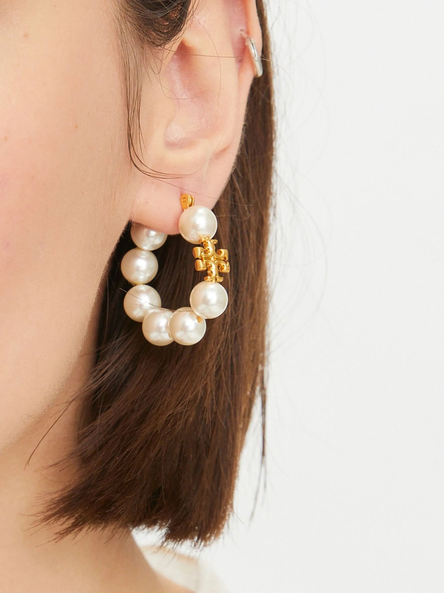 Kira pearl hoop earring