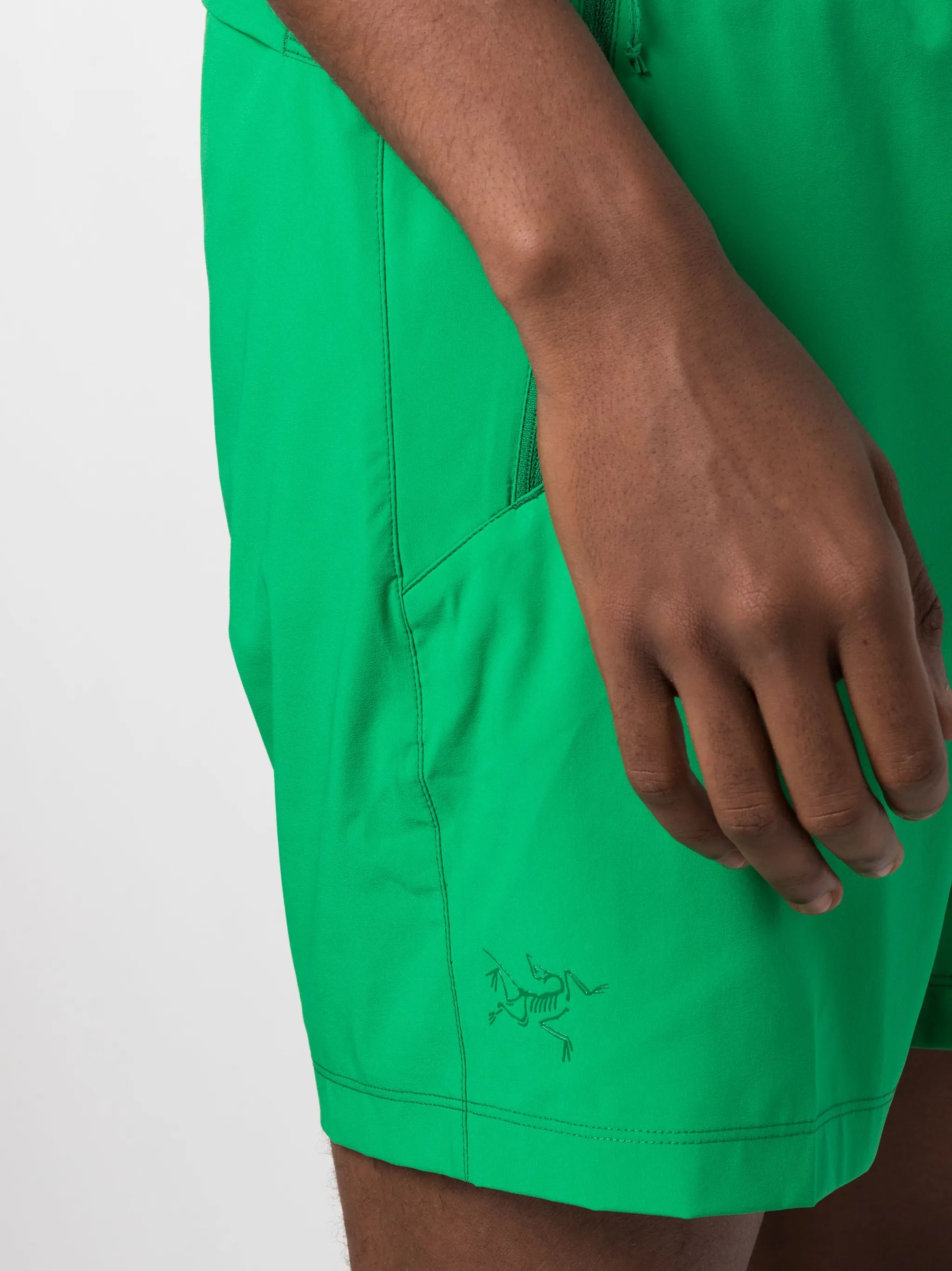 Incendo above-knee track shorts