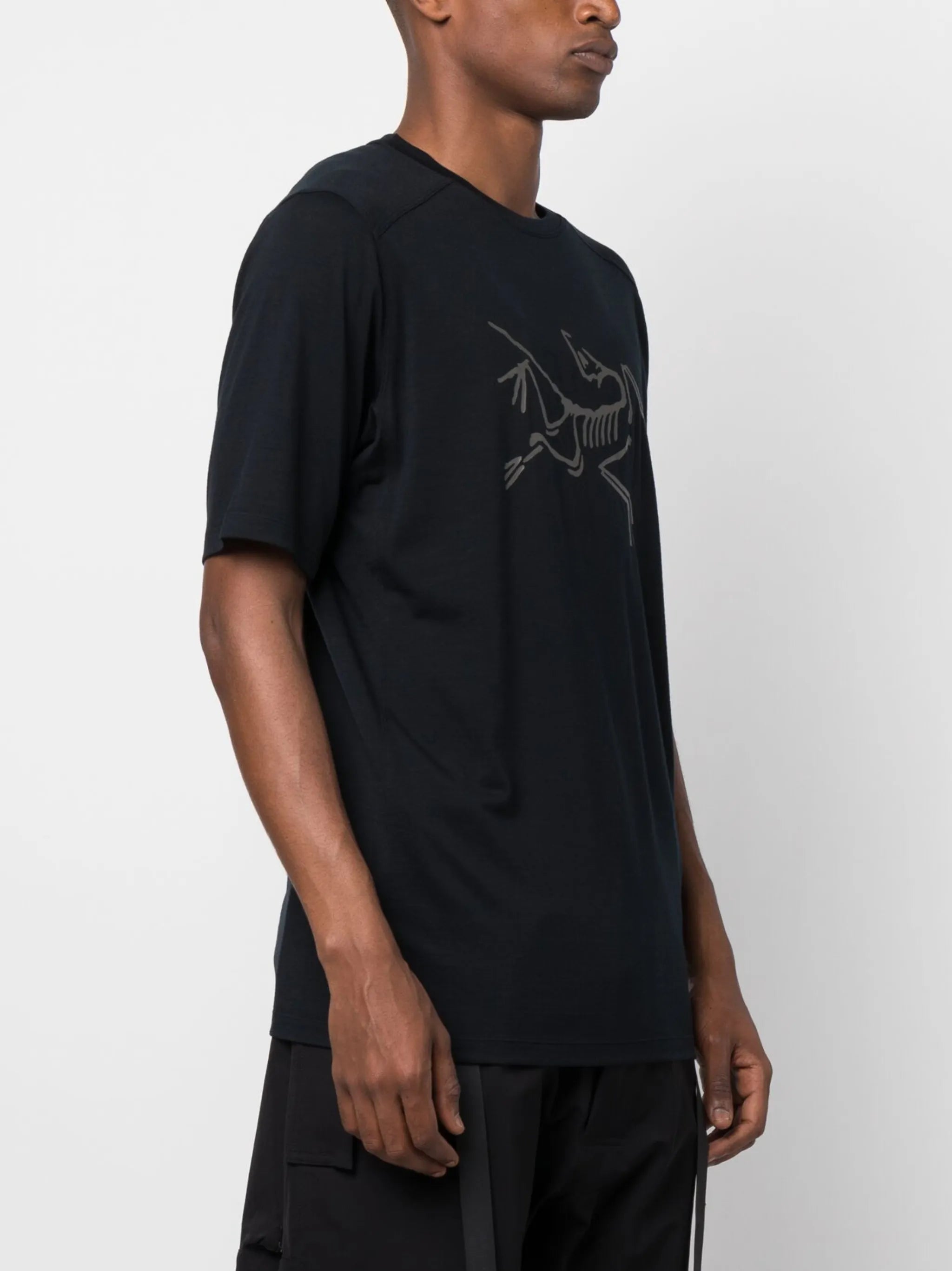 Ionia logo-print T-shirt