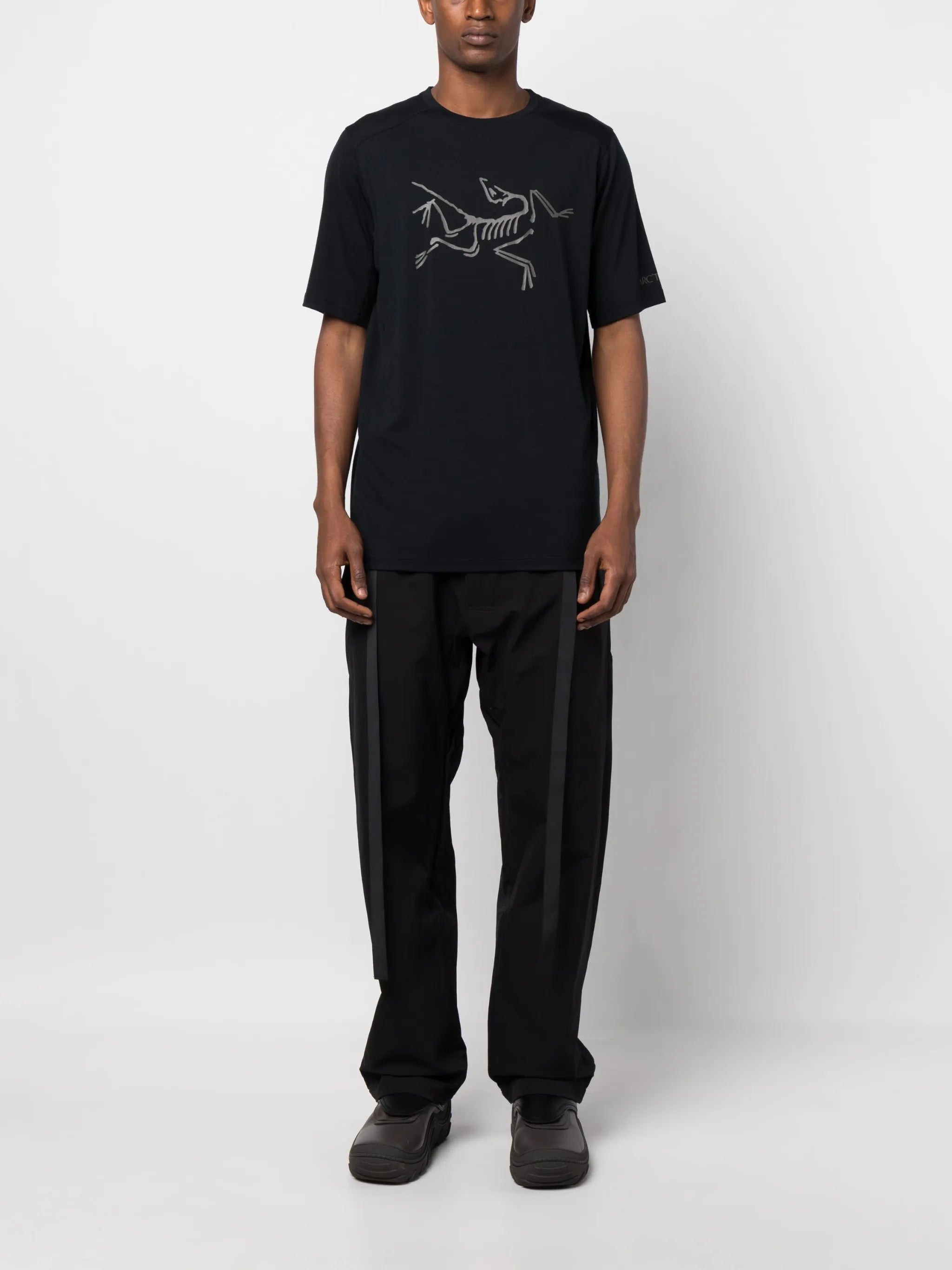 Ionia logo-print T-shirt