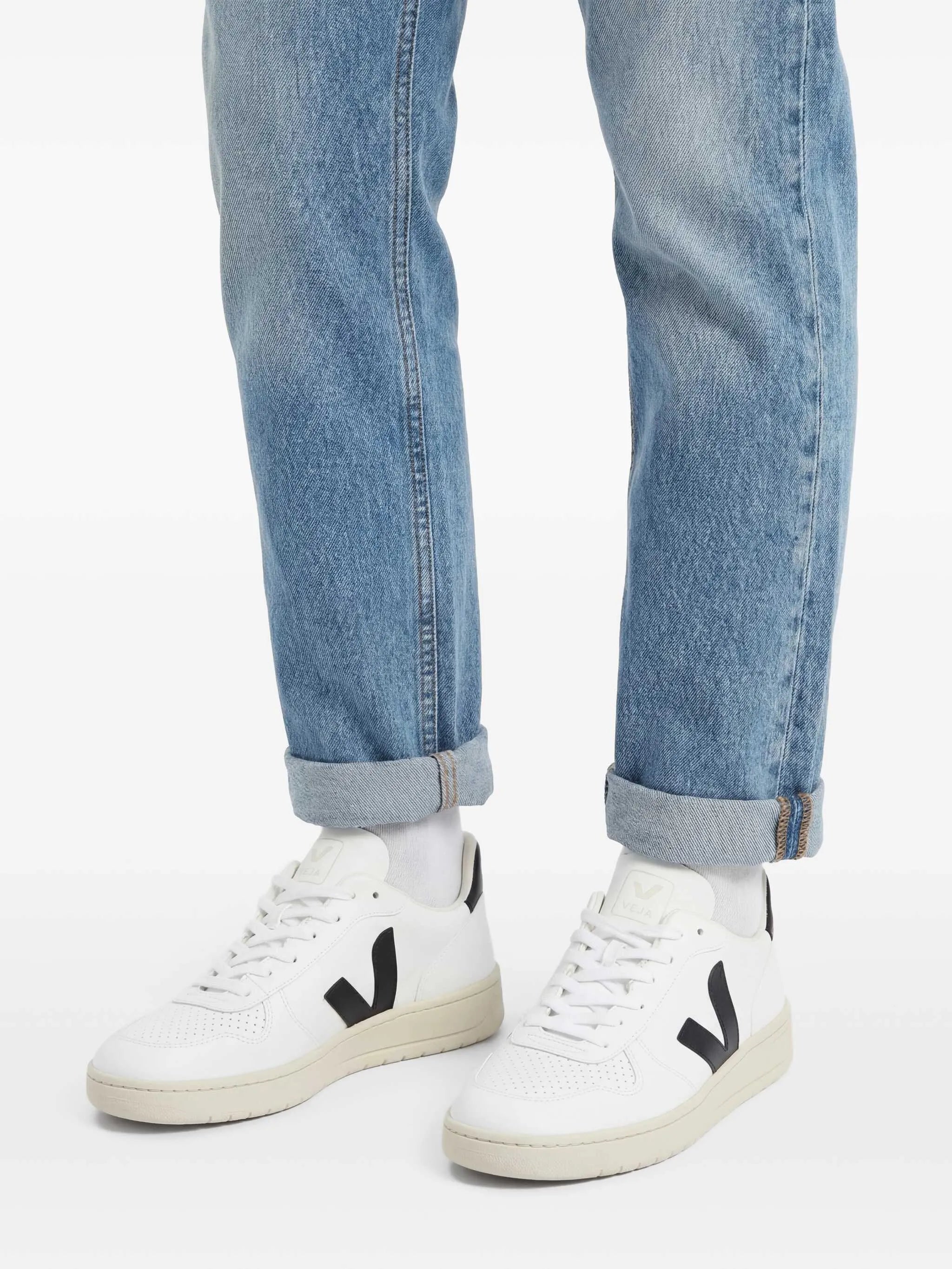 V-10 low-top sneakers