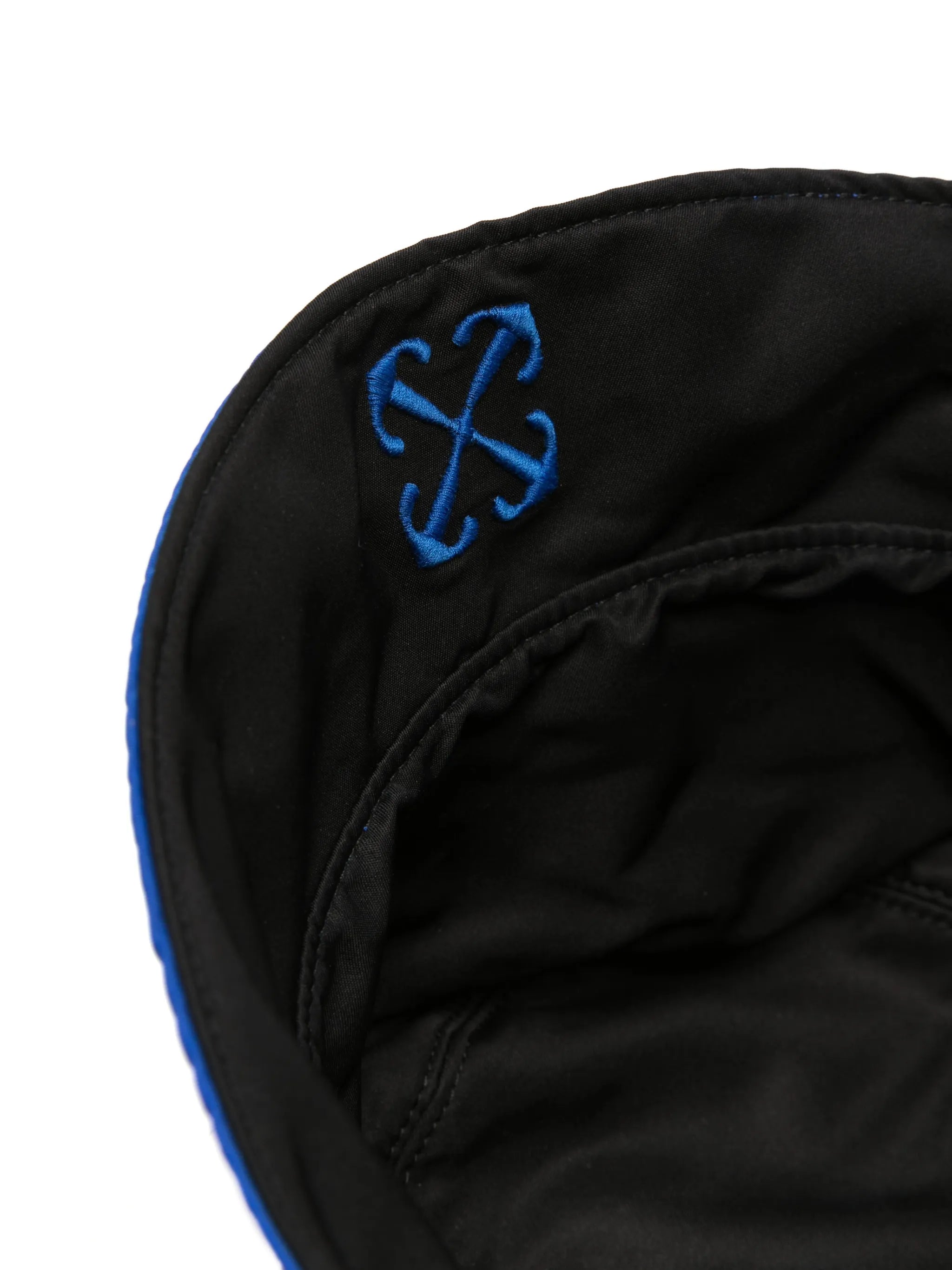Arrows-motif bucket hat