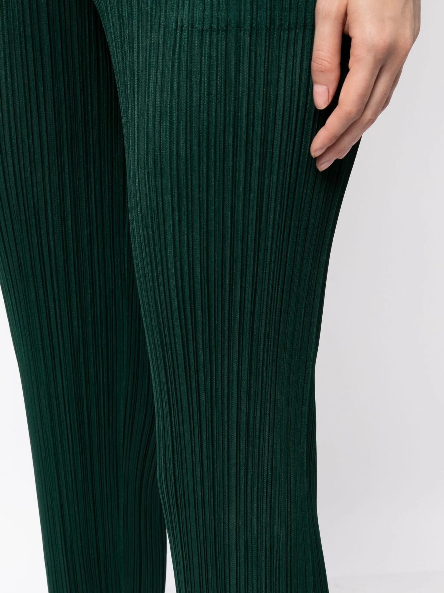 pleated cropped slim-fit trousers