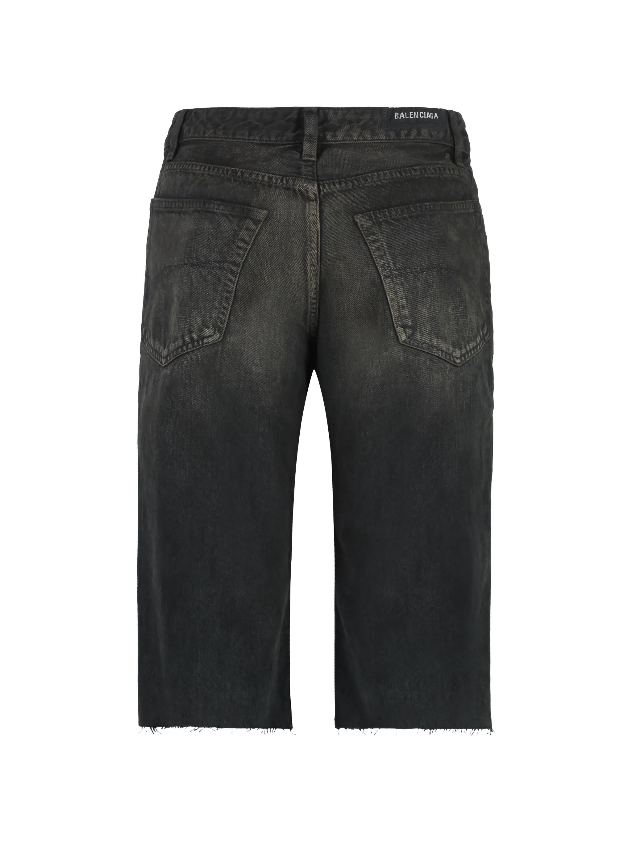 button-fastening shorts