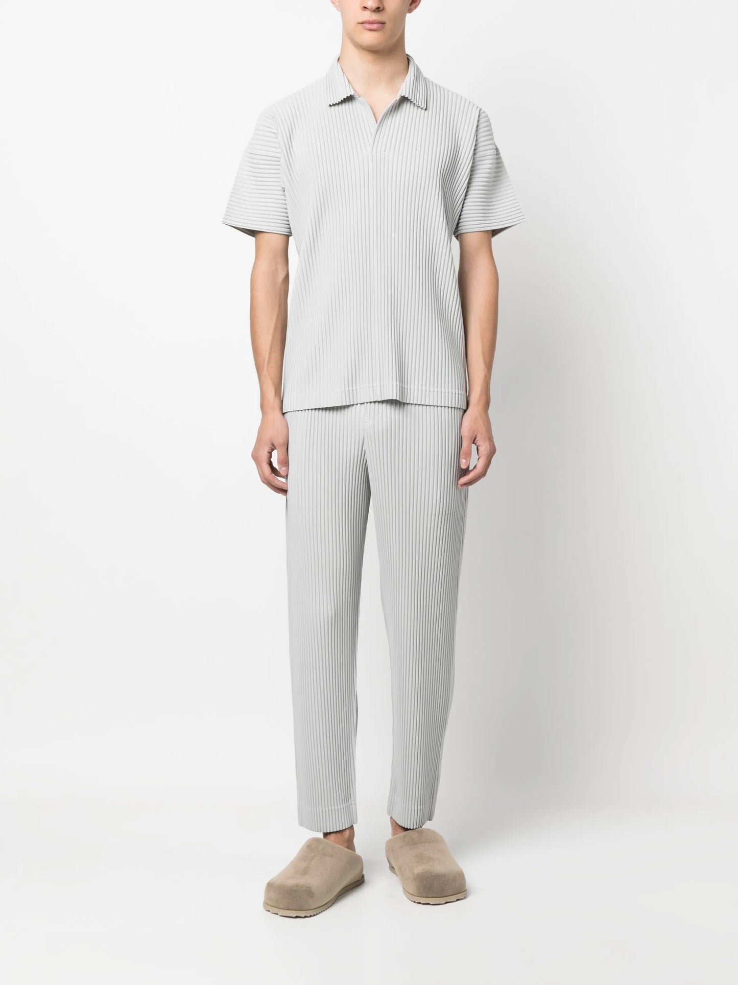 pleated tapered trousers