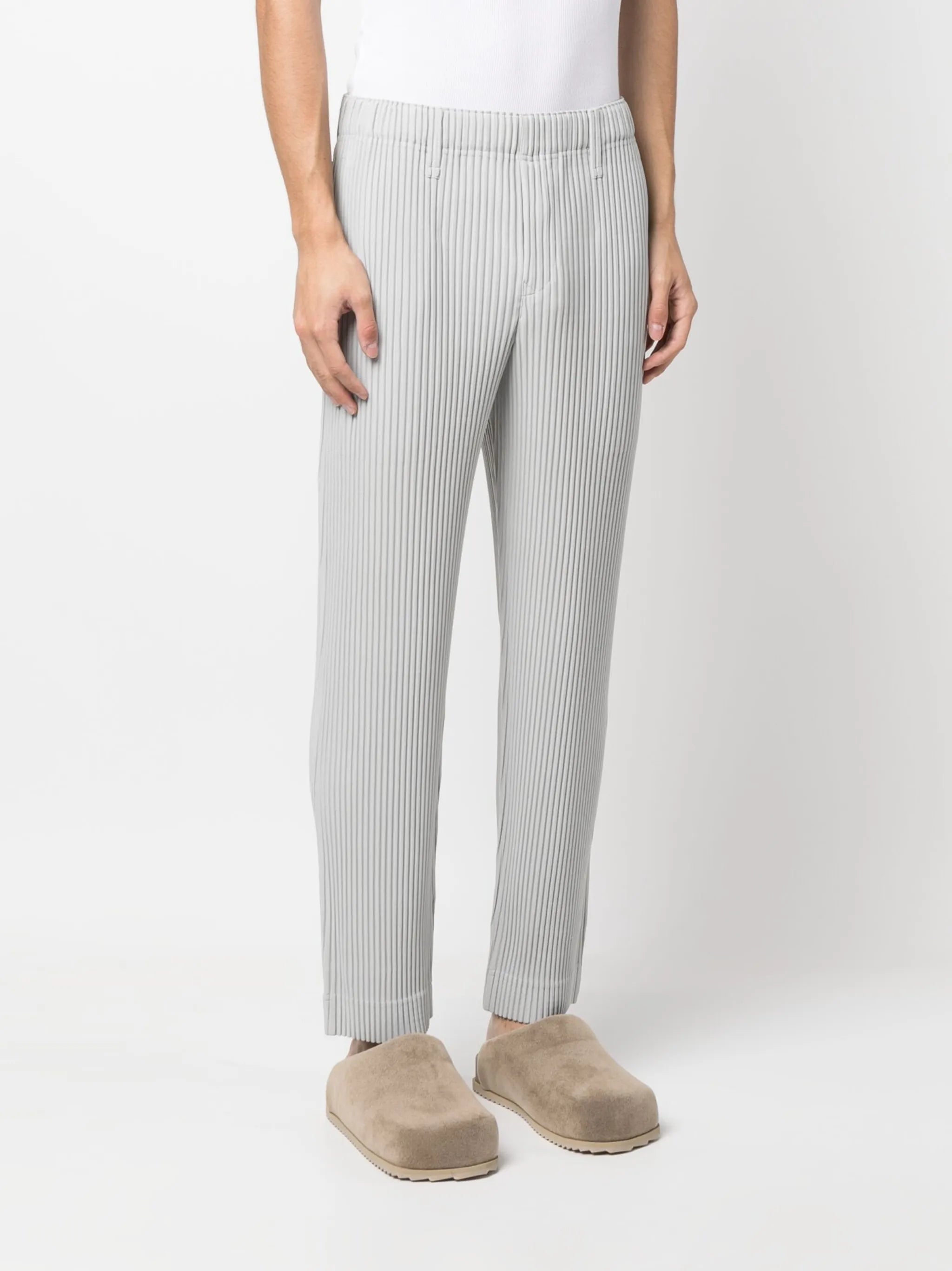 pleated tapered trousers