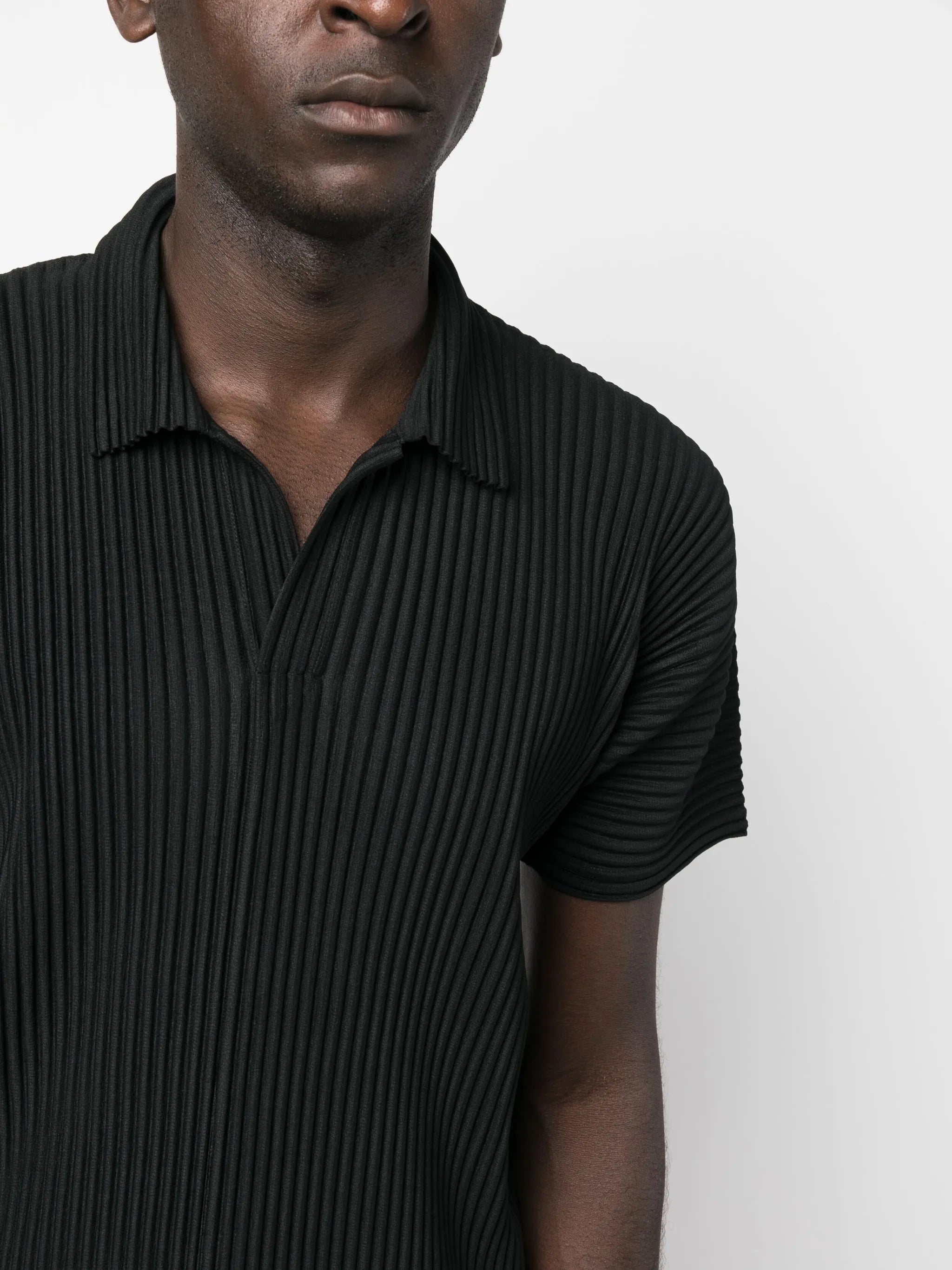 pleated short-sleeve shirt