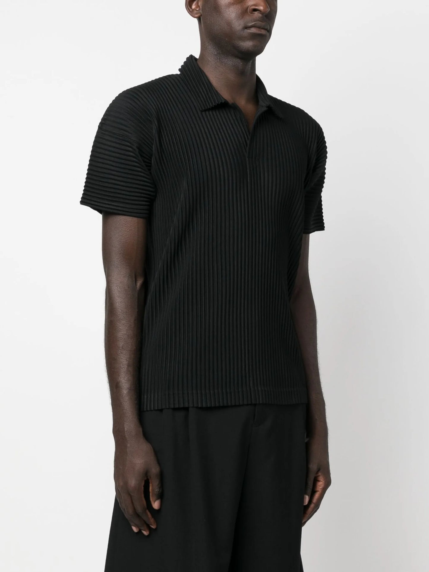 pleated short-sleeve shirt