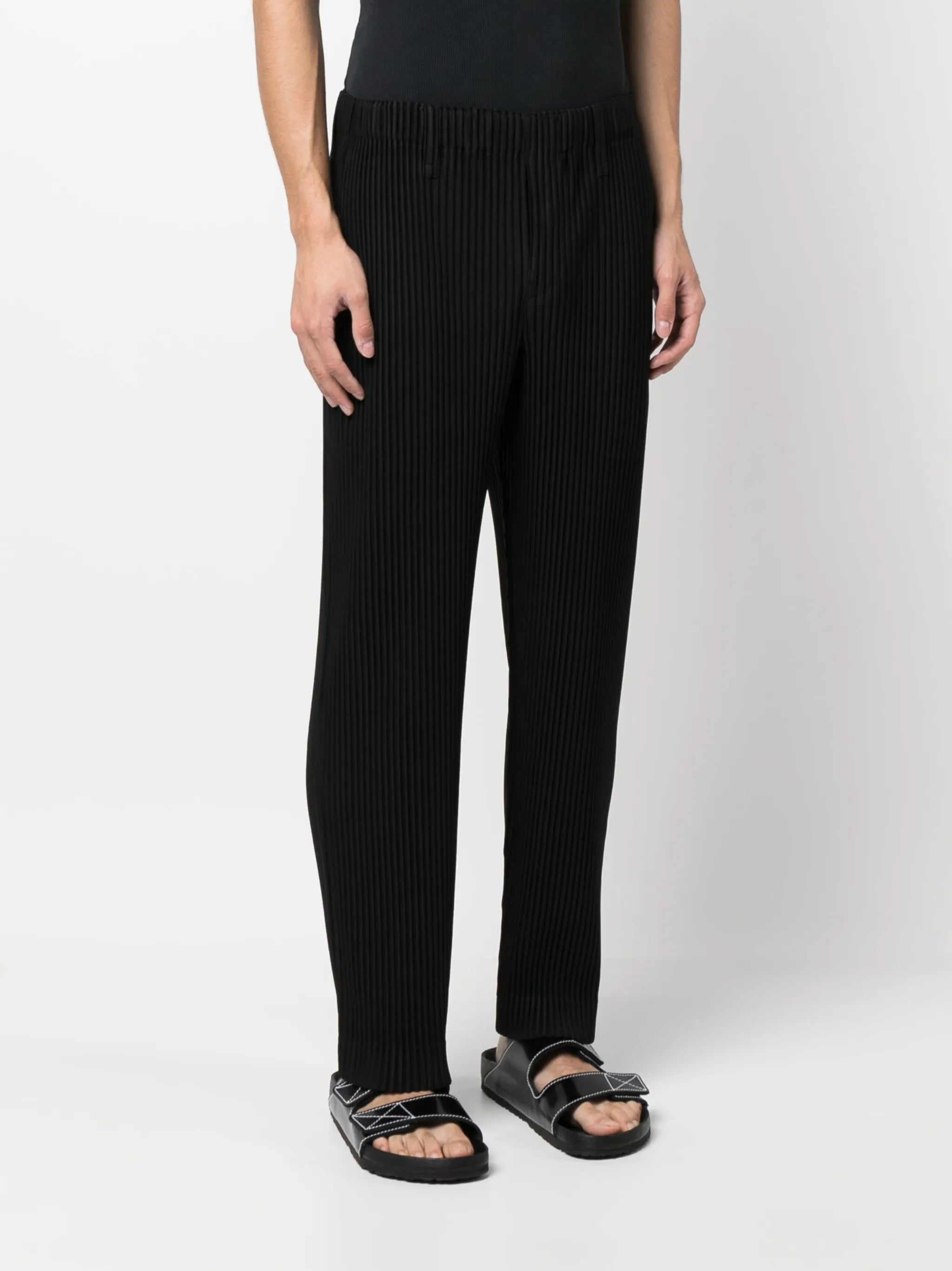 pleated tapered trousers