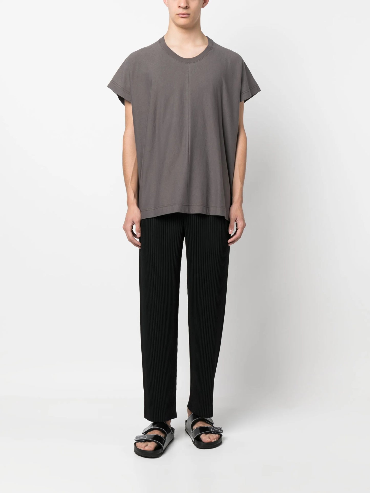pleated tapered trousers