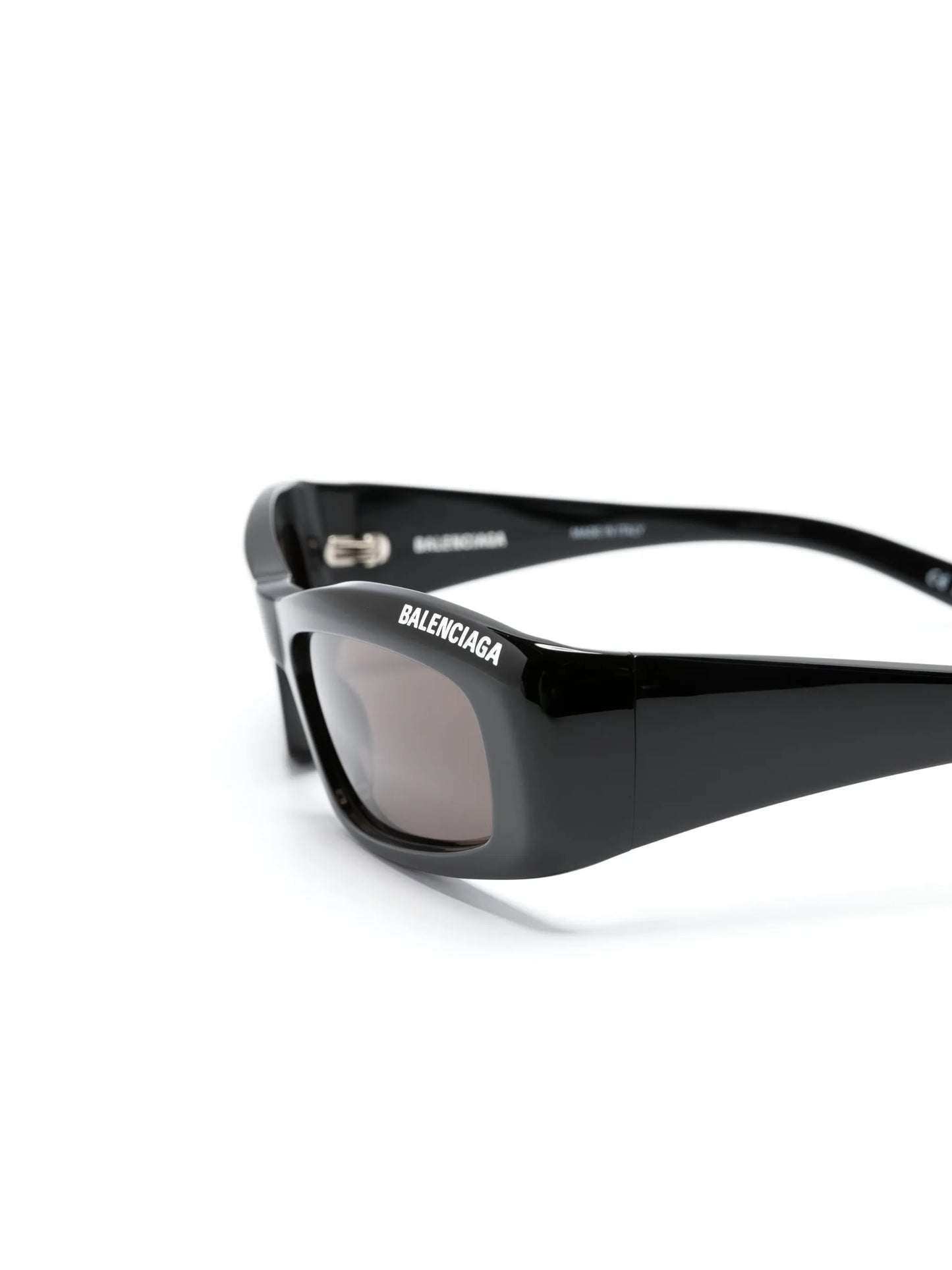 logo-engraved sunglasses