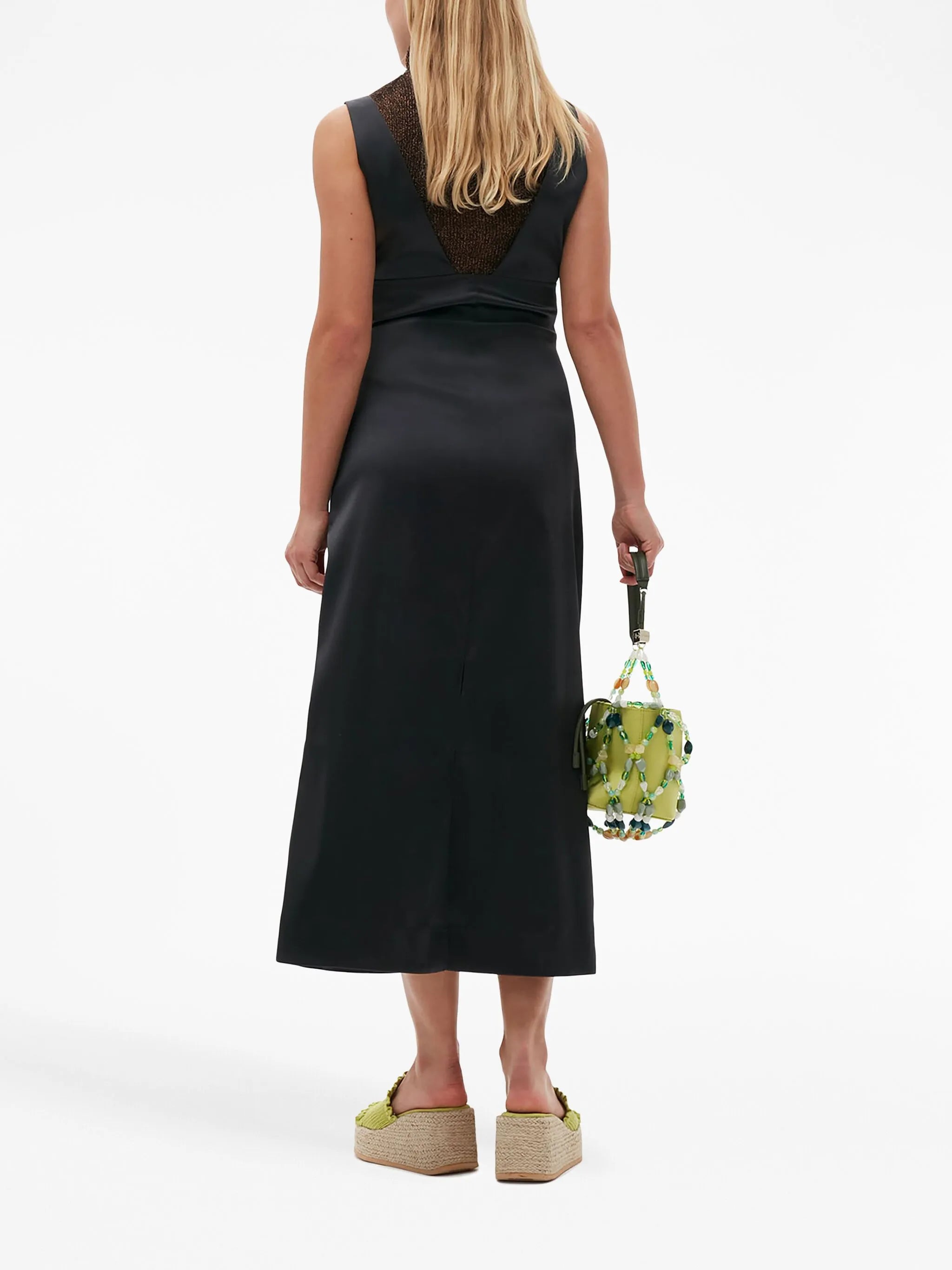 v-neck sleeveless dress