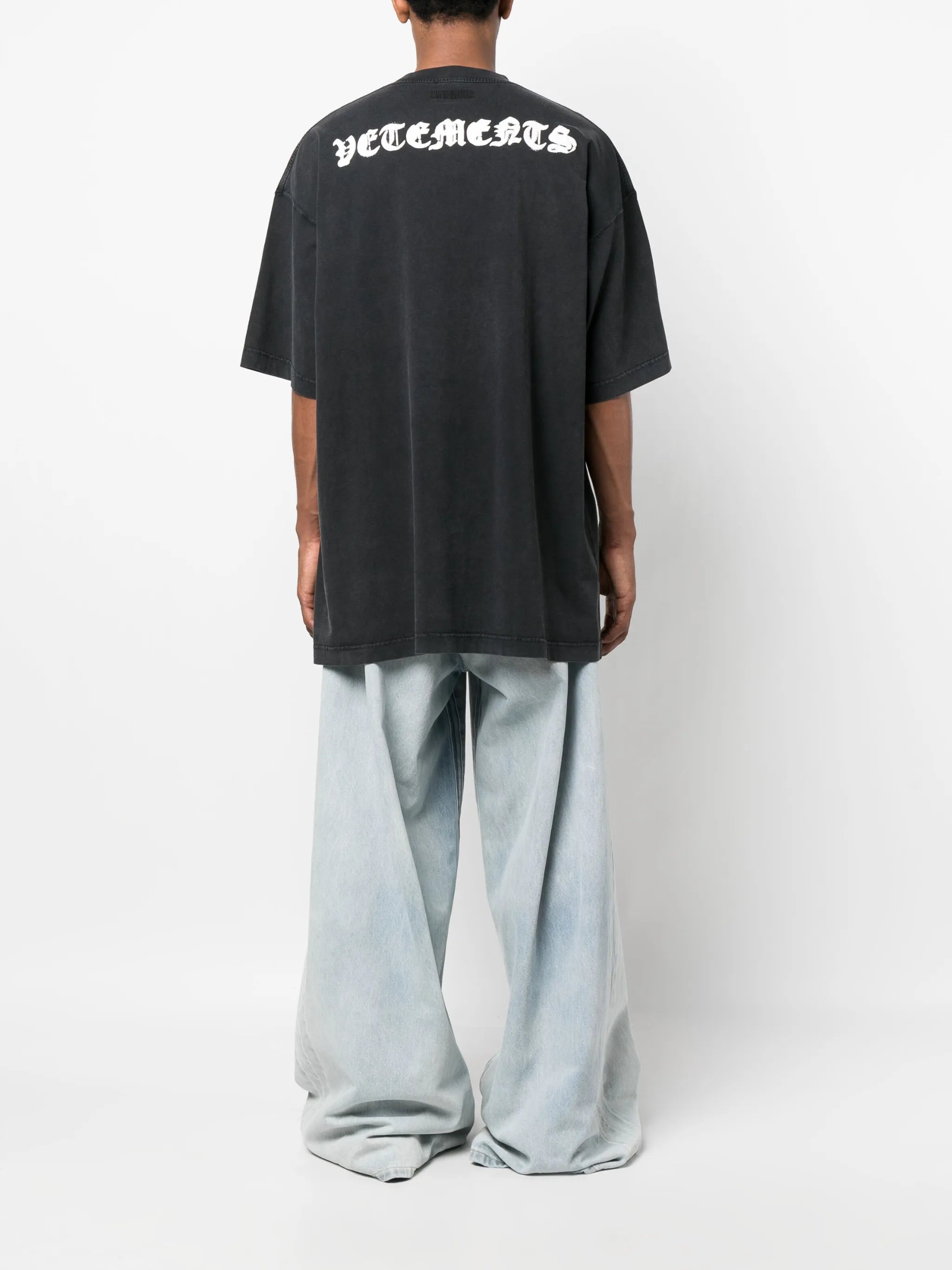 reverse anarchy-print T-shirt