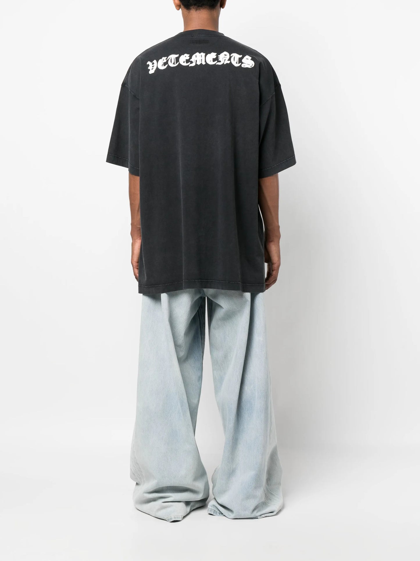 reverse anarchy-print T-shirt