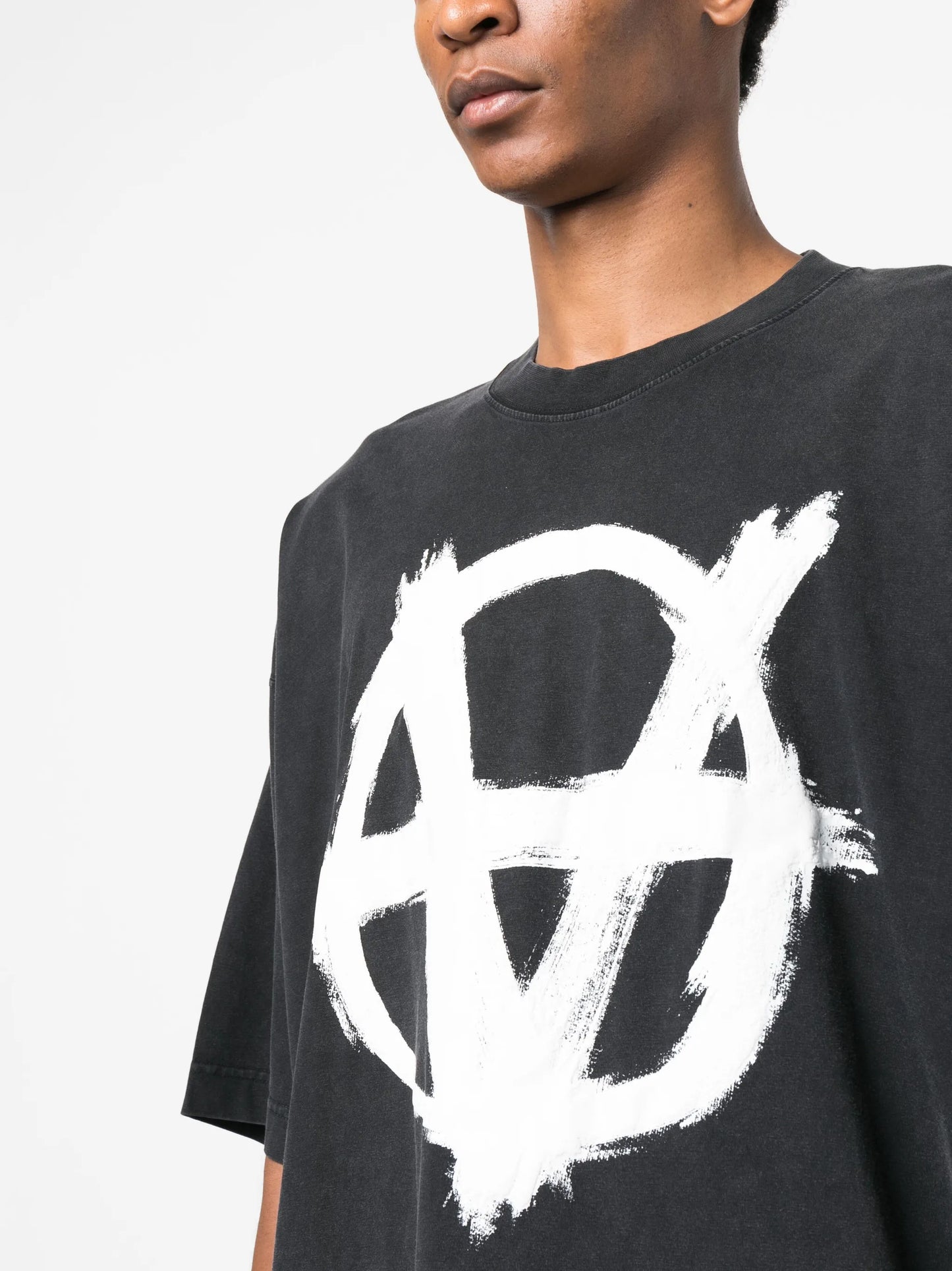 reverse anarchy-print T-shirt
