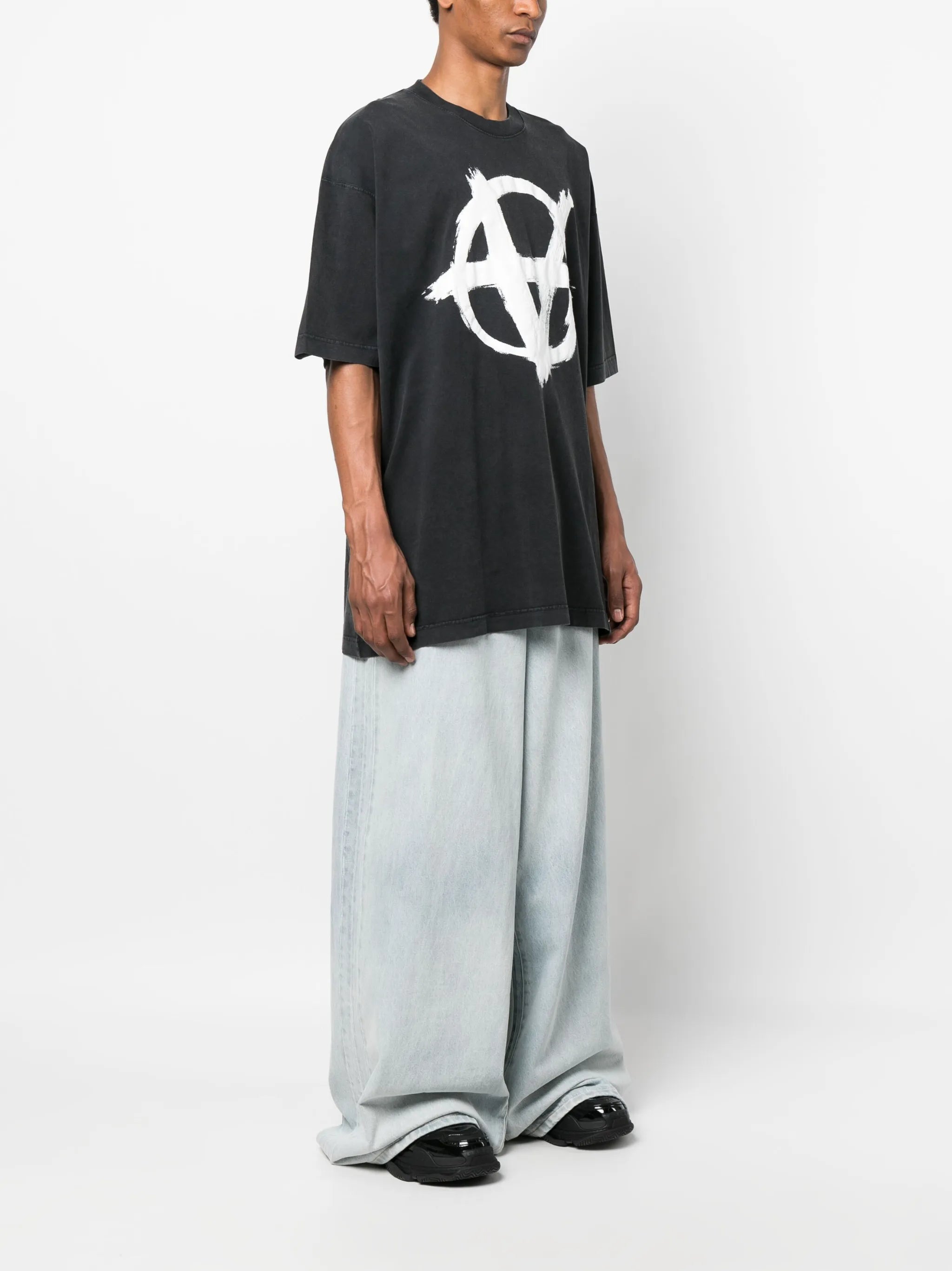 reverse anarchy-print T-shirt