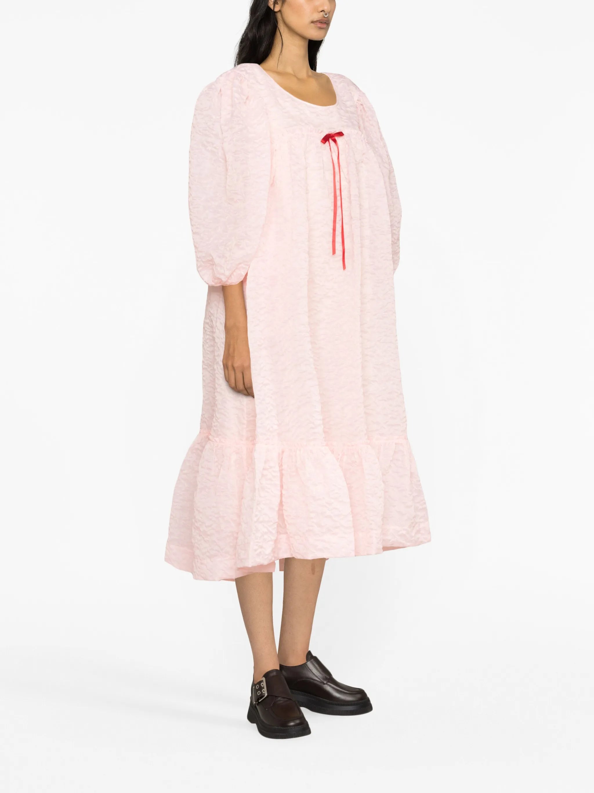 puff-sleeve matelassé dress