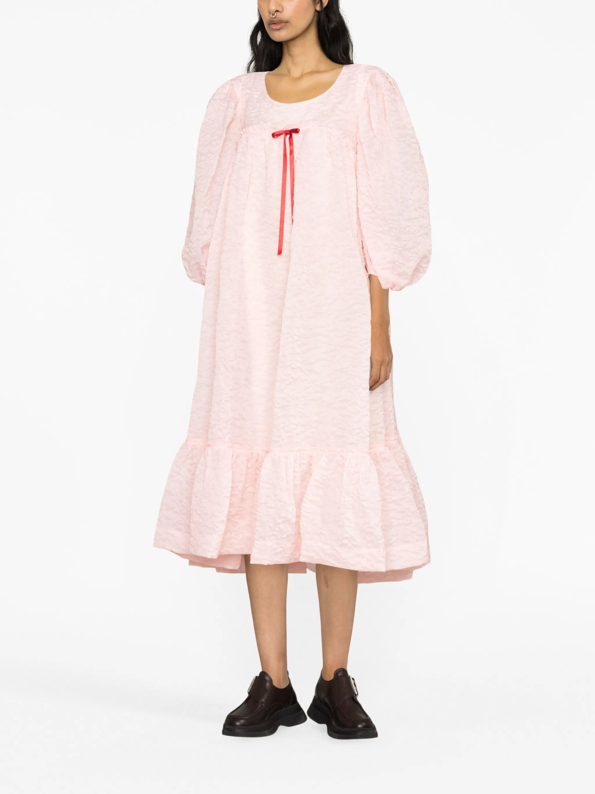 puff-sleeve matelassé dress