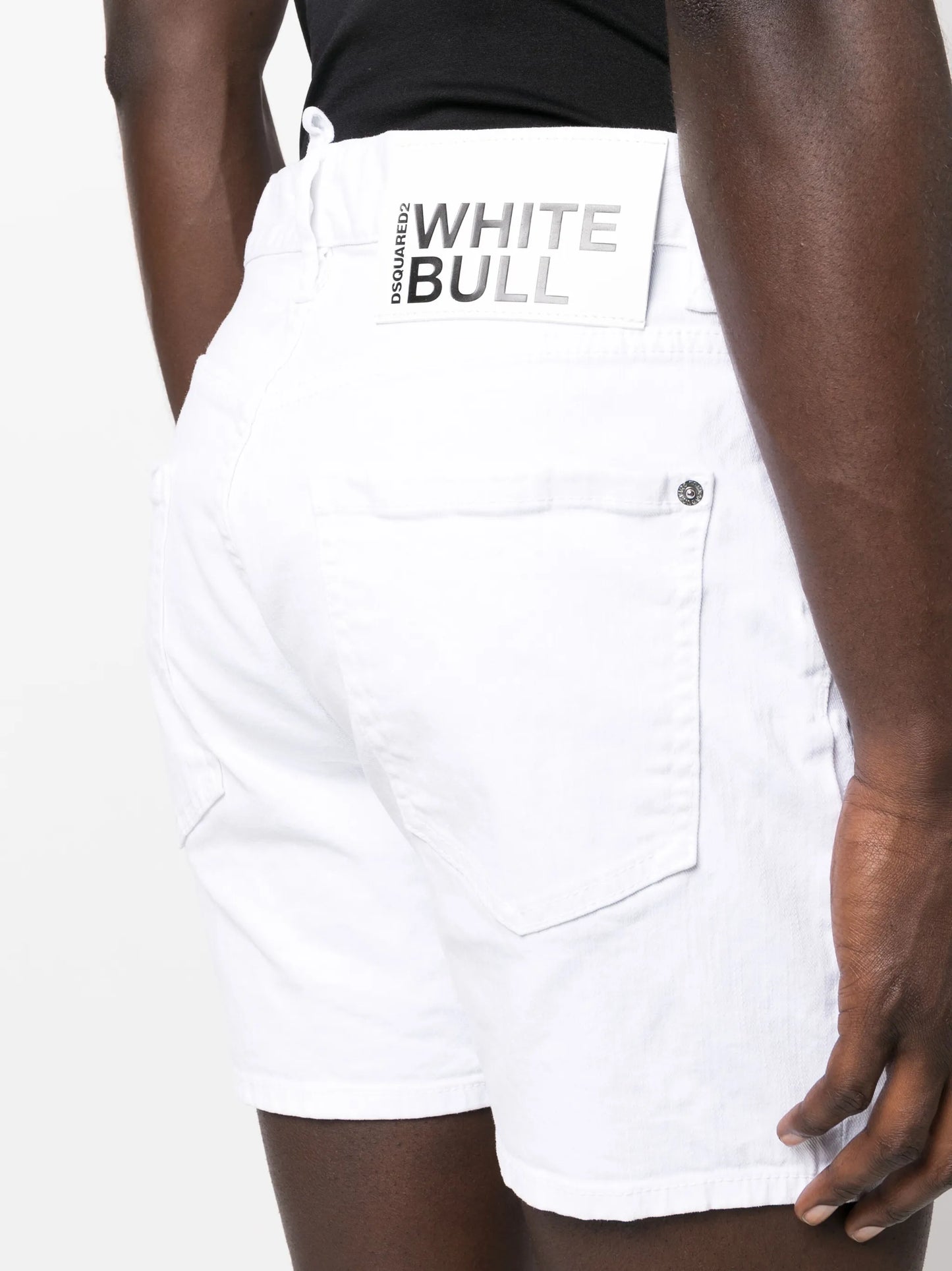 thigh-length cotton shorts