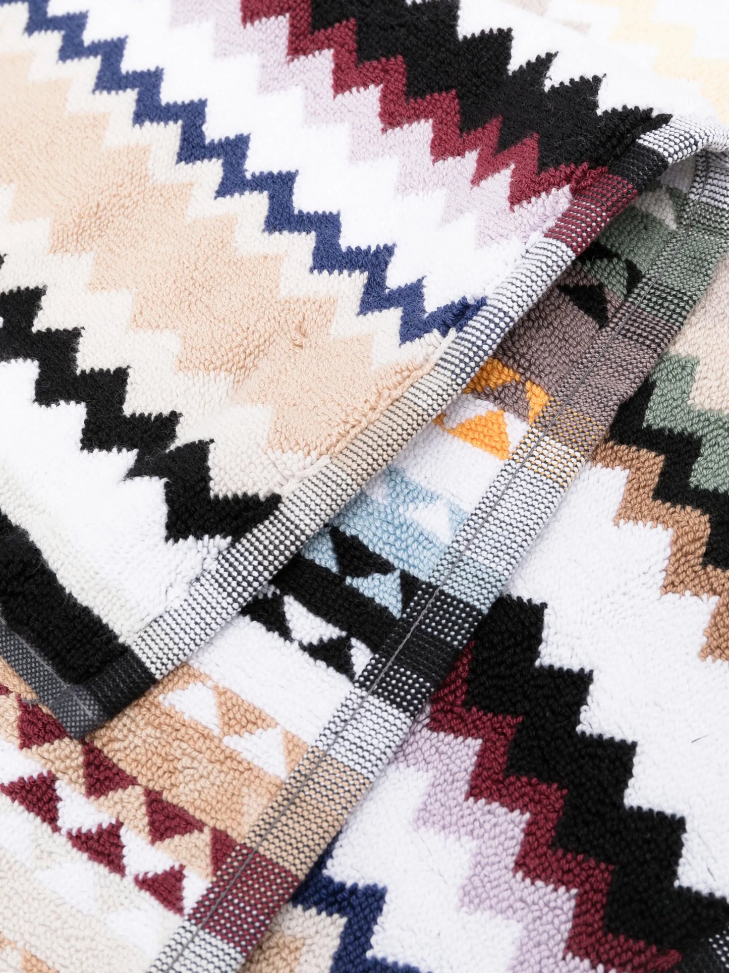 zigzag-pattern cotton bath mat