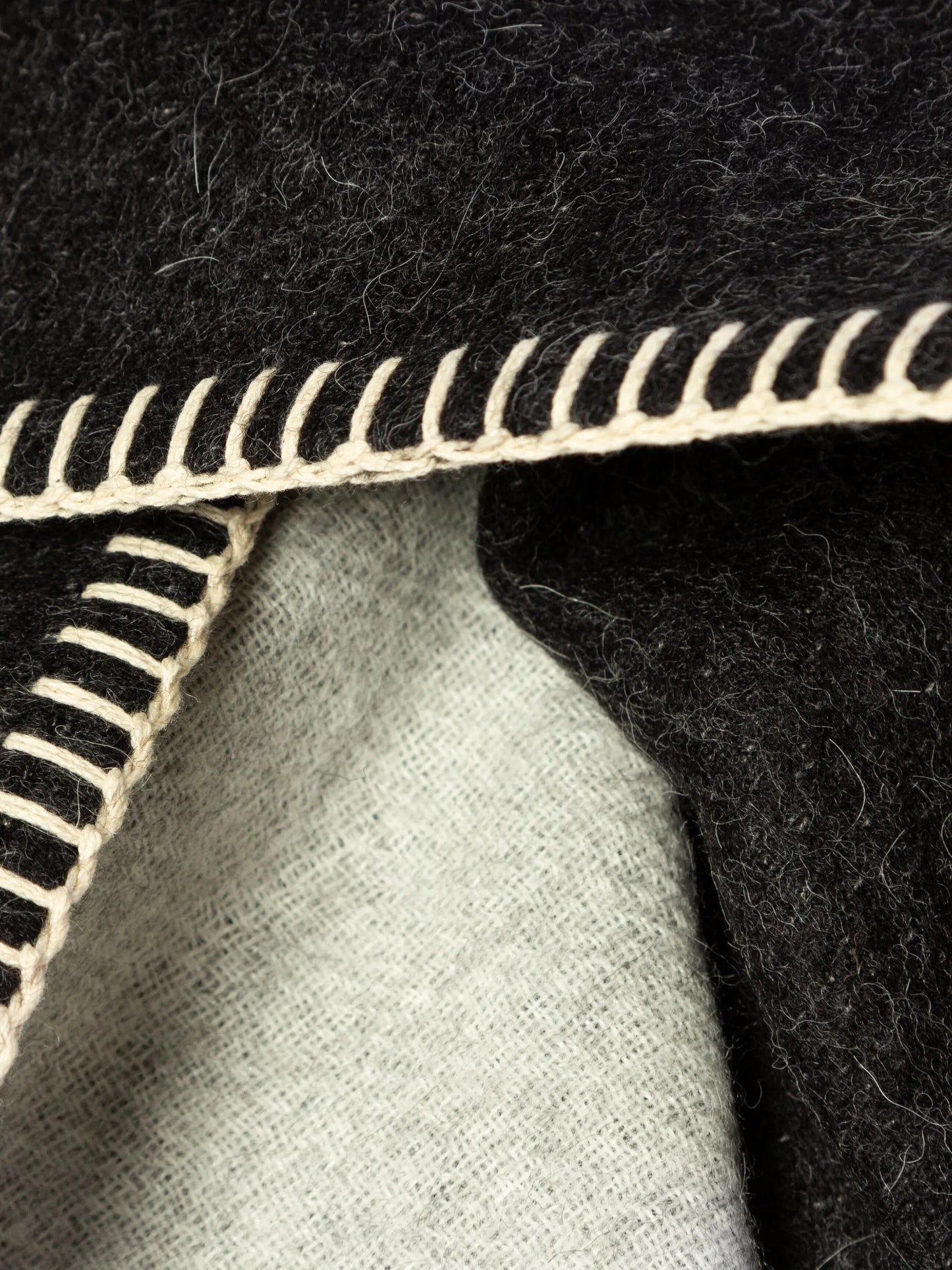 Generation reversible alpaca-wool throw