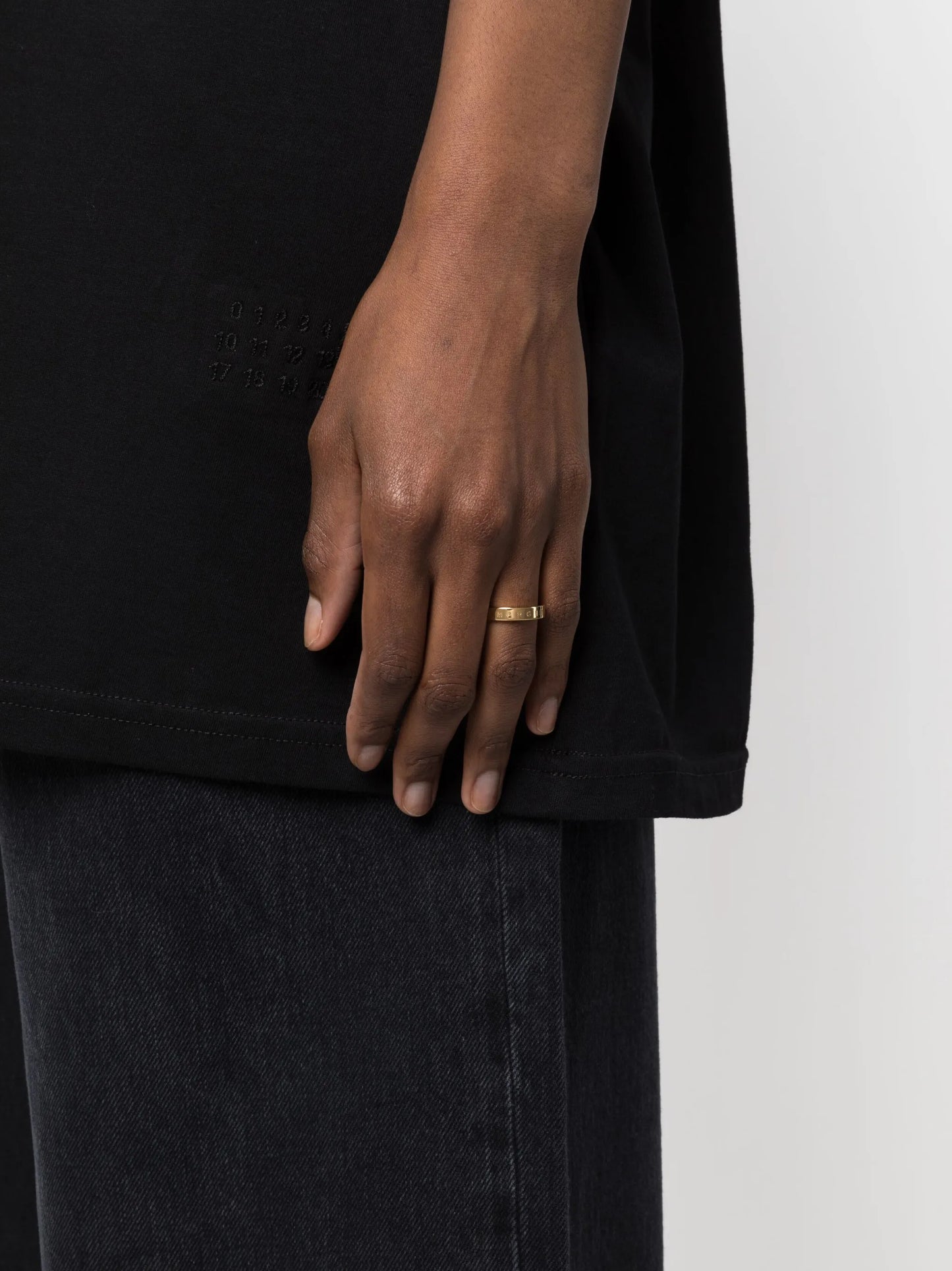 Minimal engraved ring