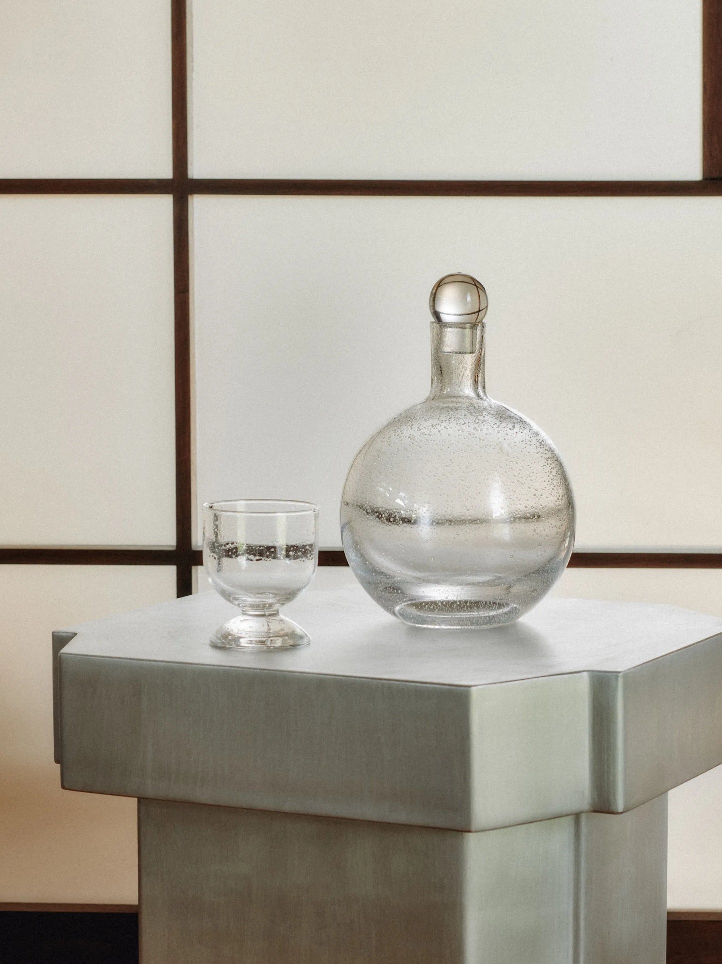 Bubble glass carafe