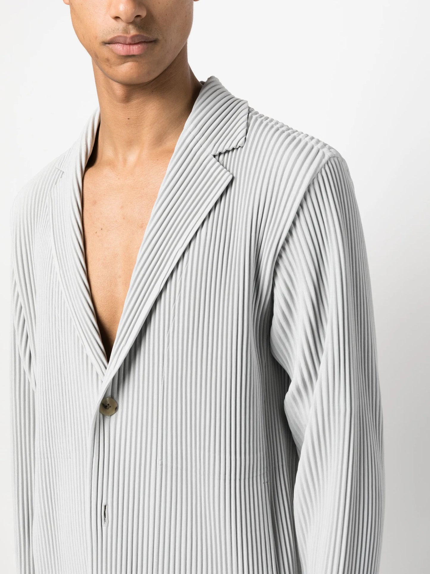 micro-pleated single-breasted blazer