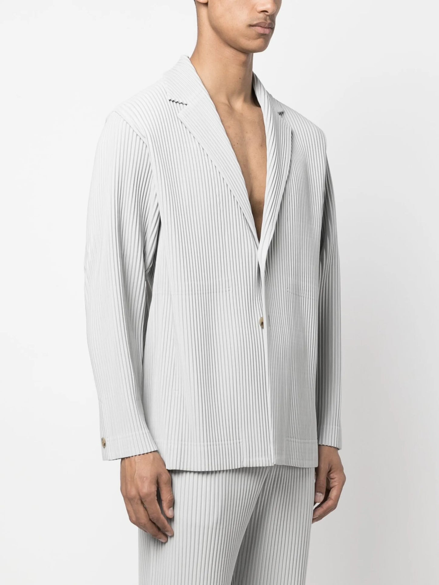 micro-pleated single-breasted blazer
