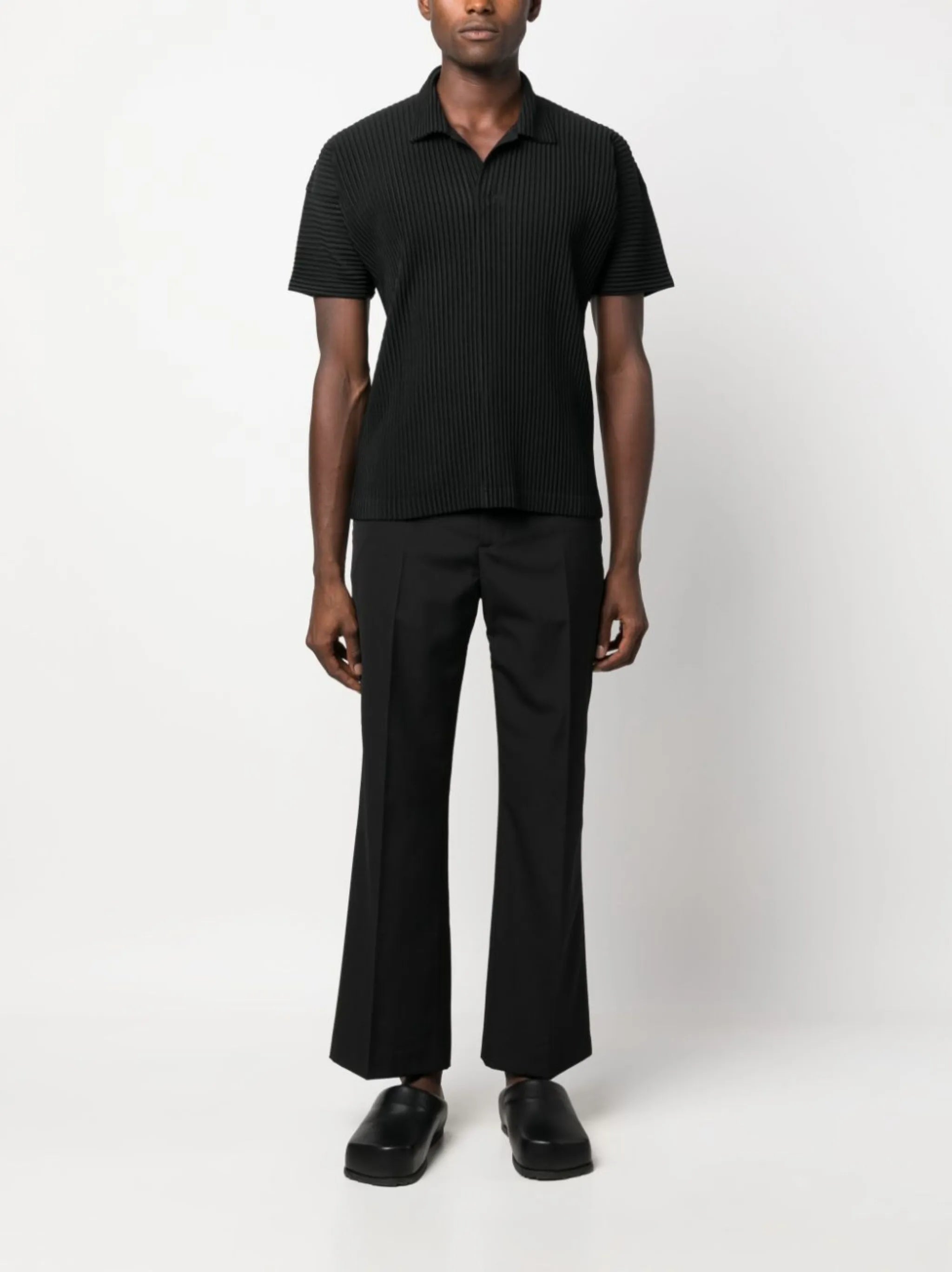 short-sleeved pleated polo shirt